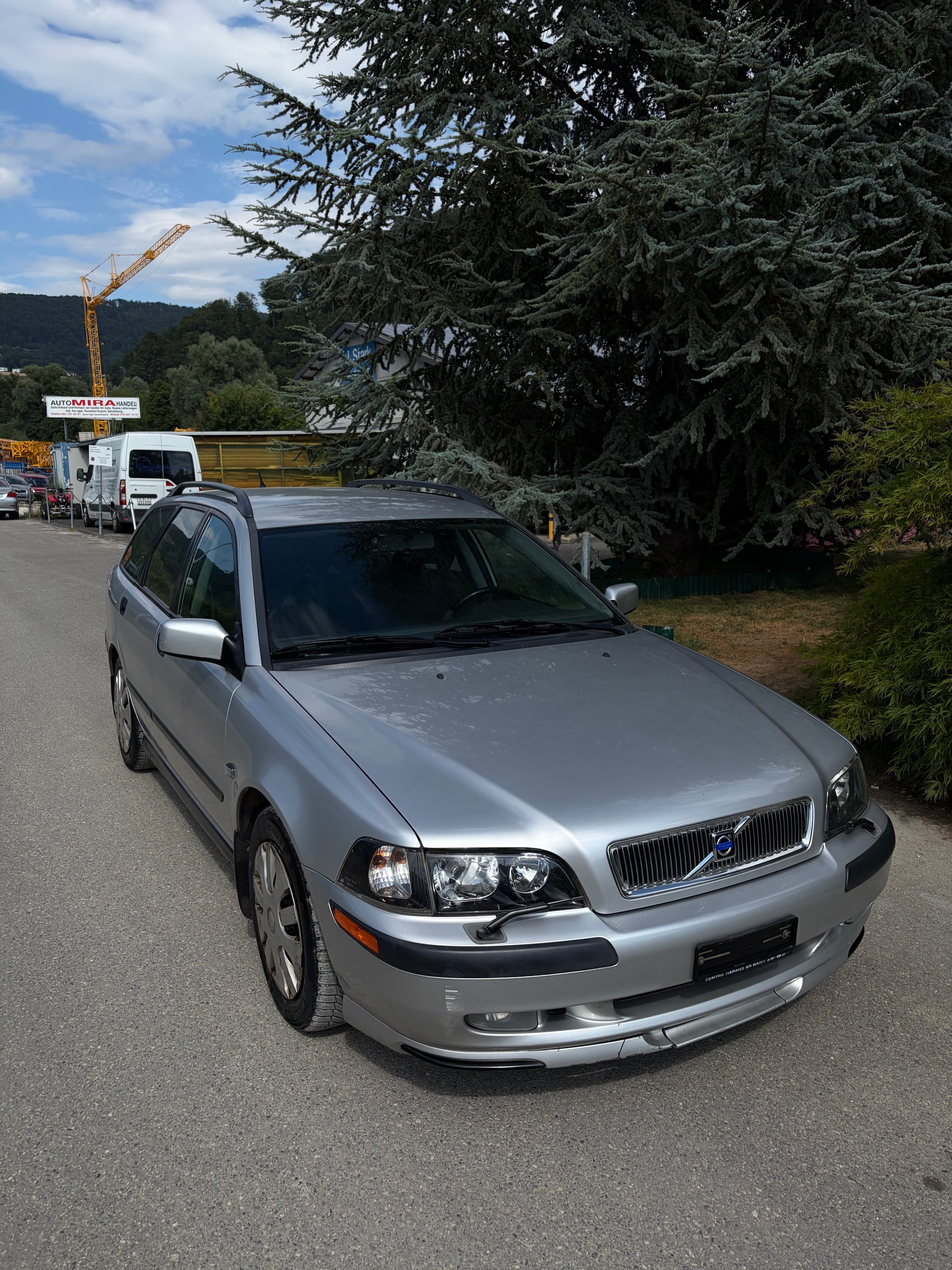 VOLVO V40 T4