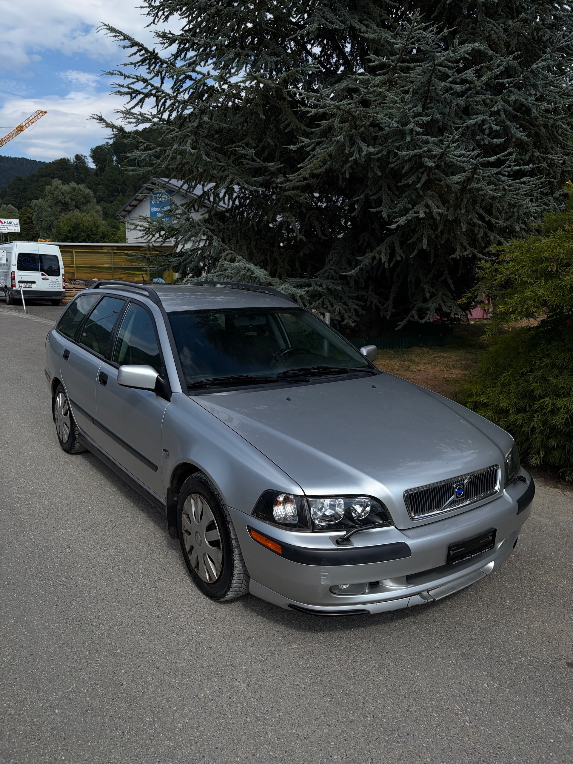 VOLVO V40 T4-image-3