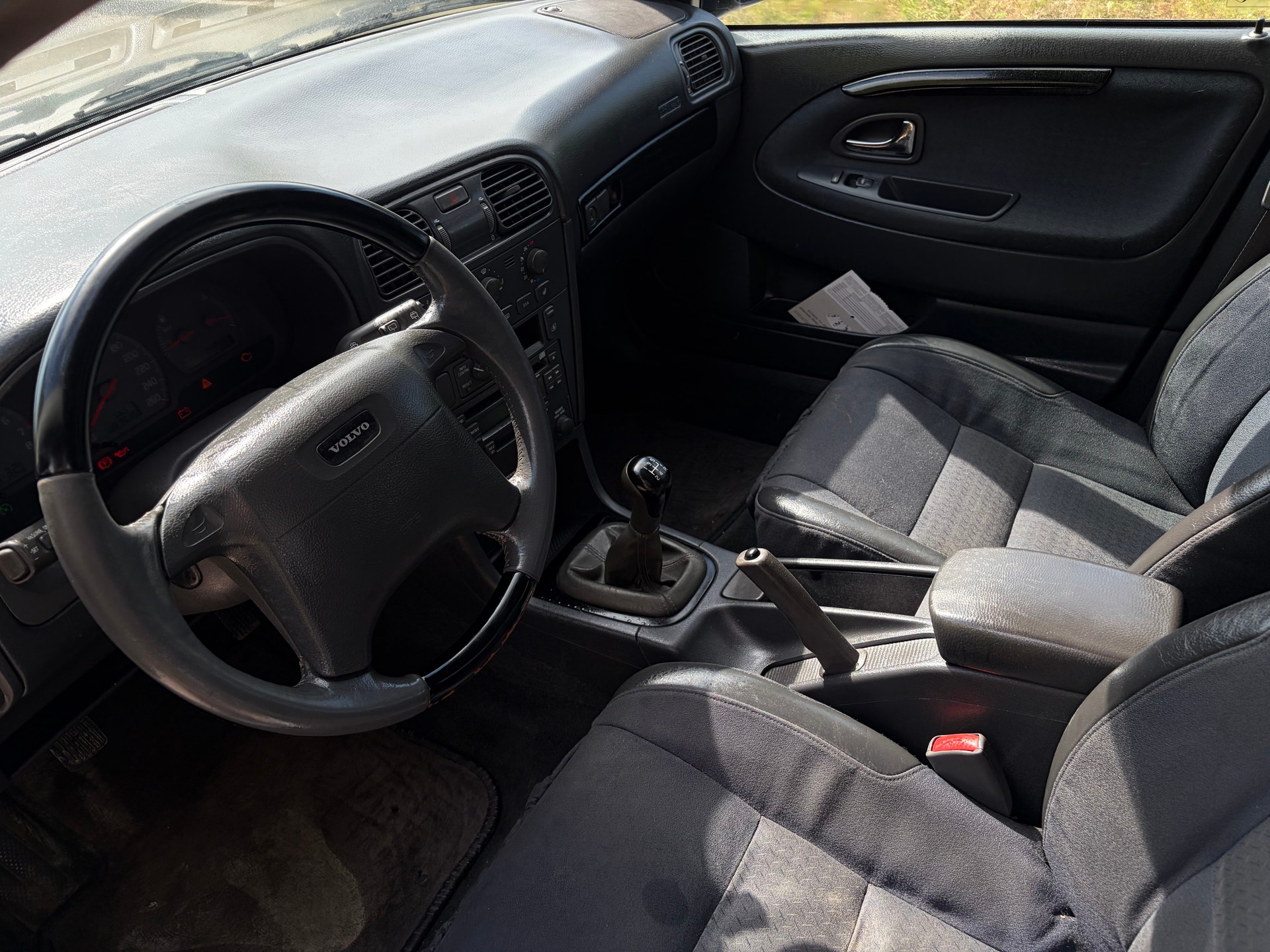 VOLVO V40 T4-image-1