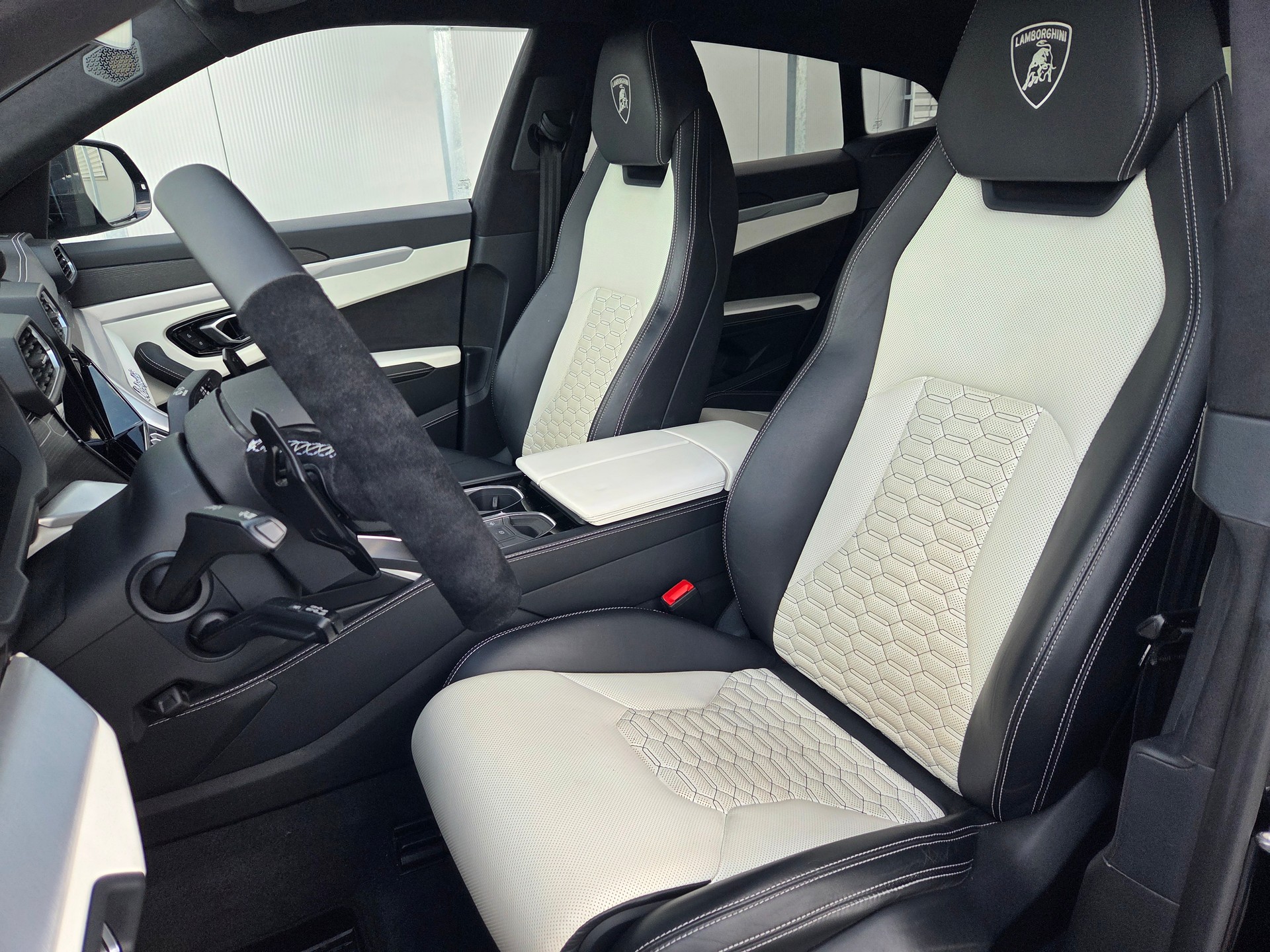 LAMBORGHINI Urus E-Gear-image-5