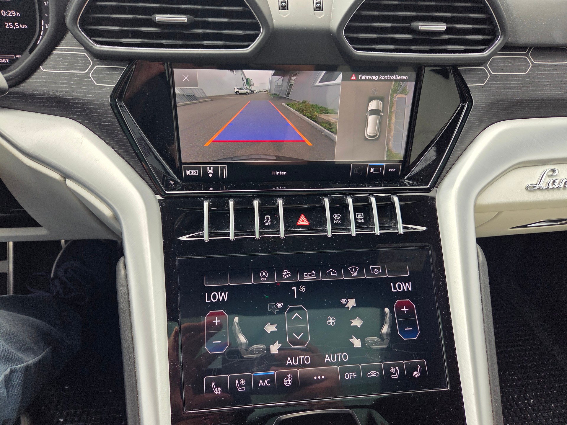 LAMBORGHINI Urus E-Gear-image-10