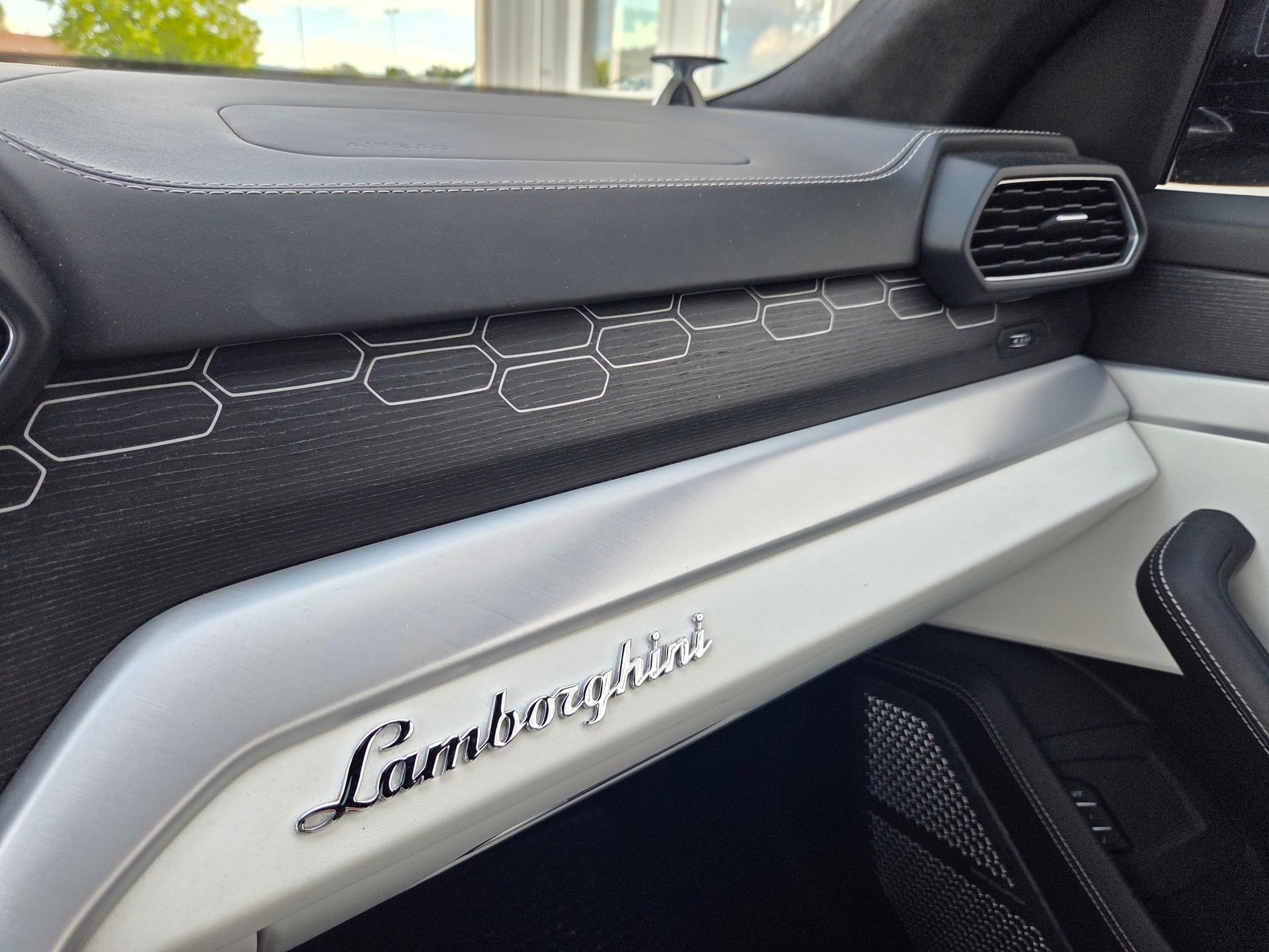 LAMBORGHINI Urus E-Gear-image-13