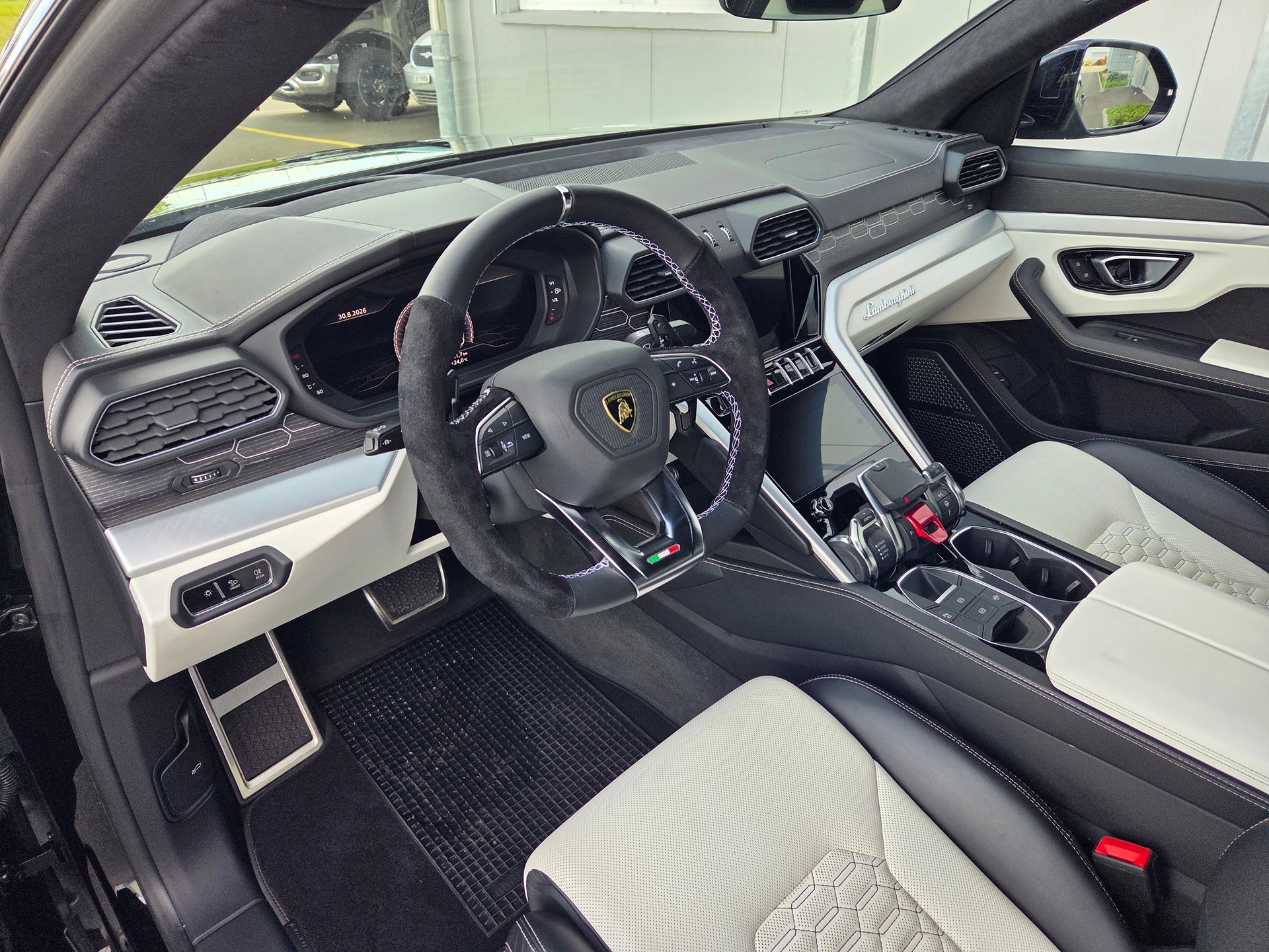 LAMBORGHINI Urus E-Gear-image-4