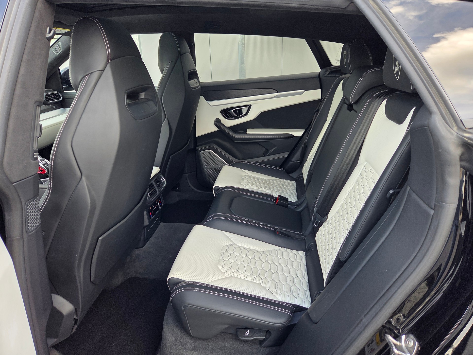 LAMBORGHINI Urus E-Gear-image-7