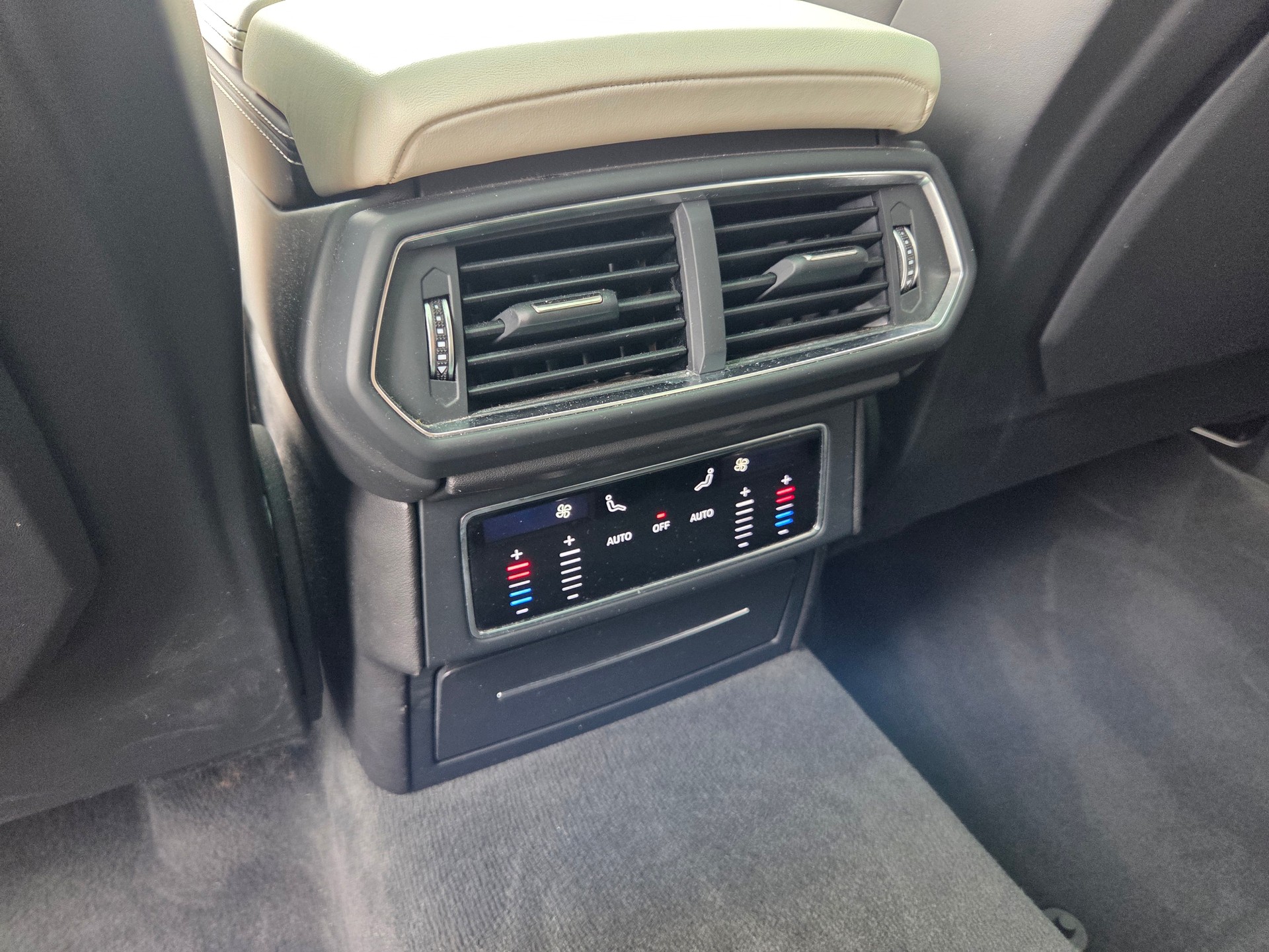 LAMBORGHINI Urus E-Gear-image-7
