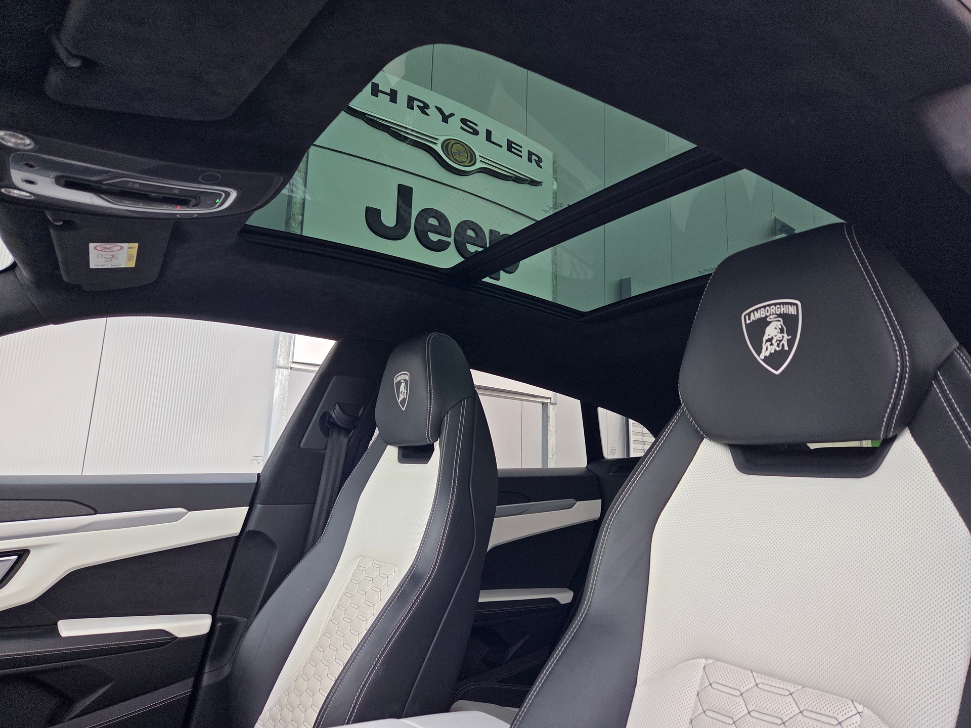 LAMBORGHINI Urus E-Gear-image-6