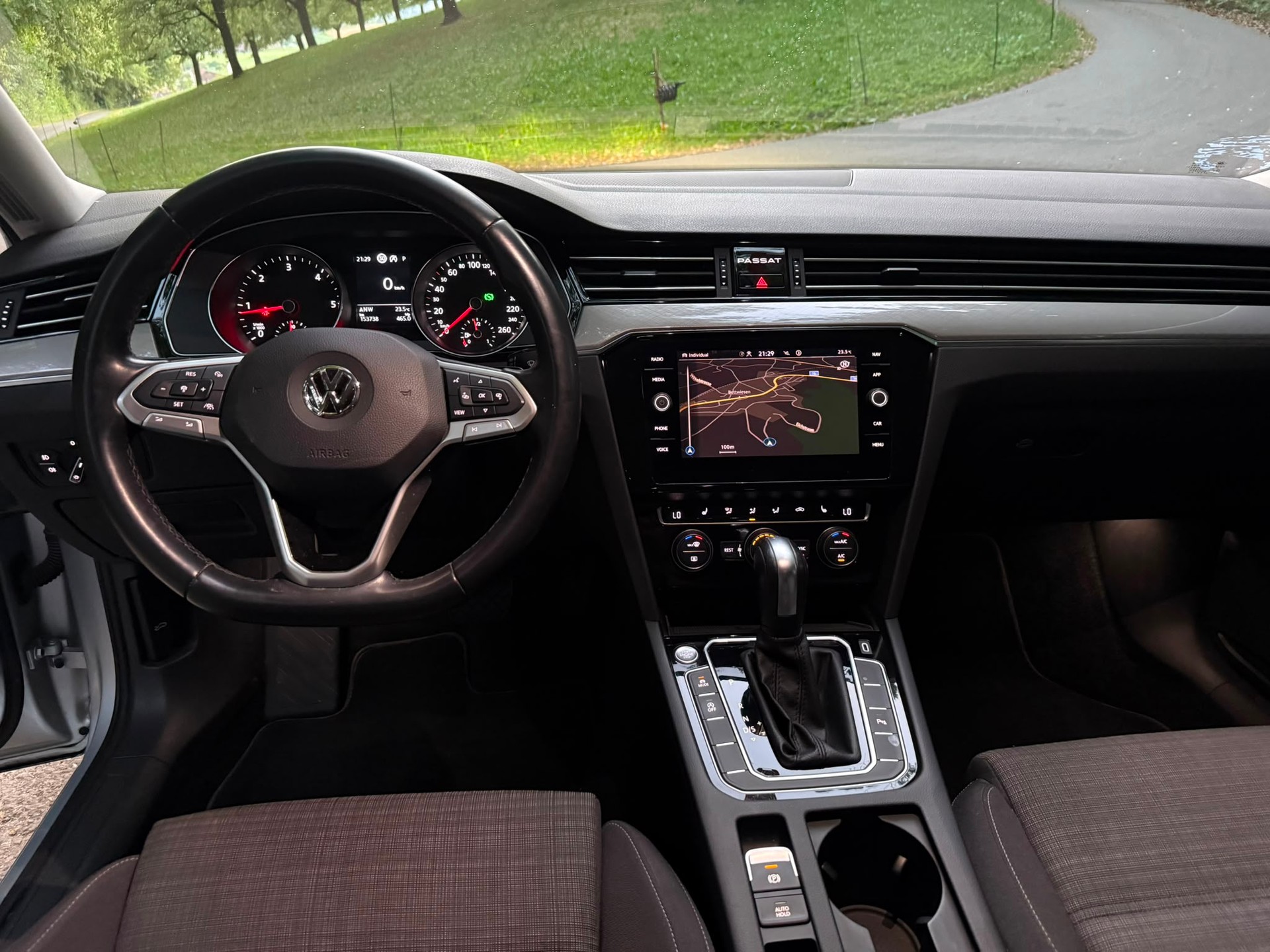 VW Passat Variant 1.6 TDI Business DSG-image-8