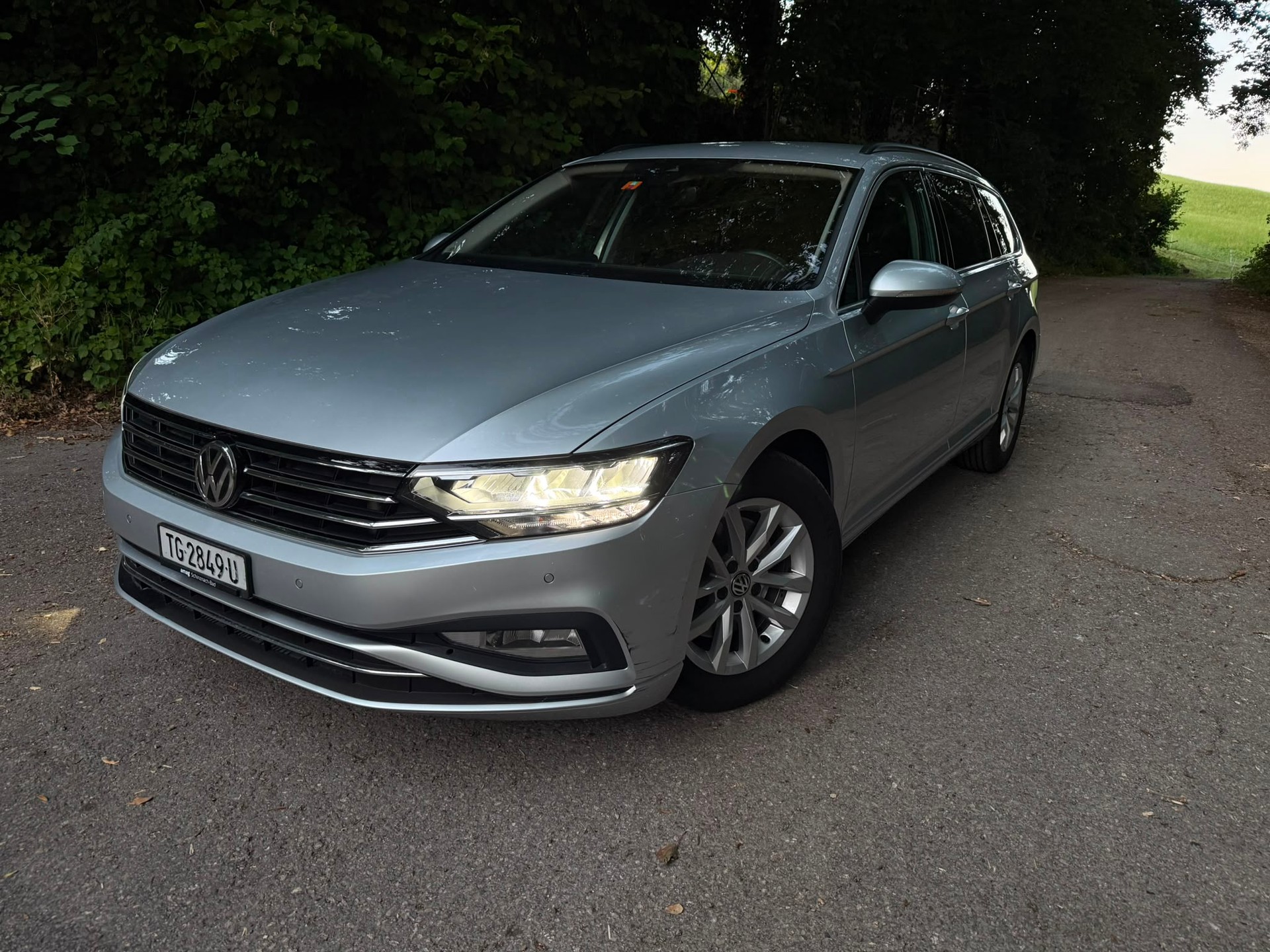 VW Passat Variant 1.6 TDI Business DSG-image-1