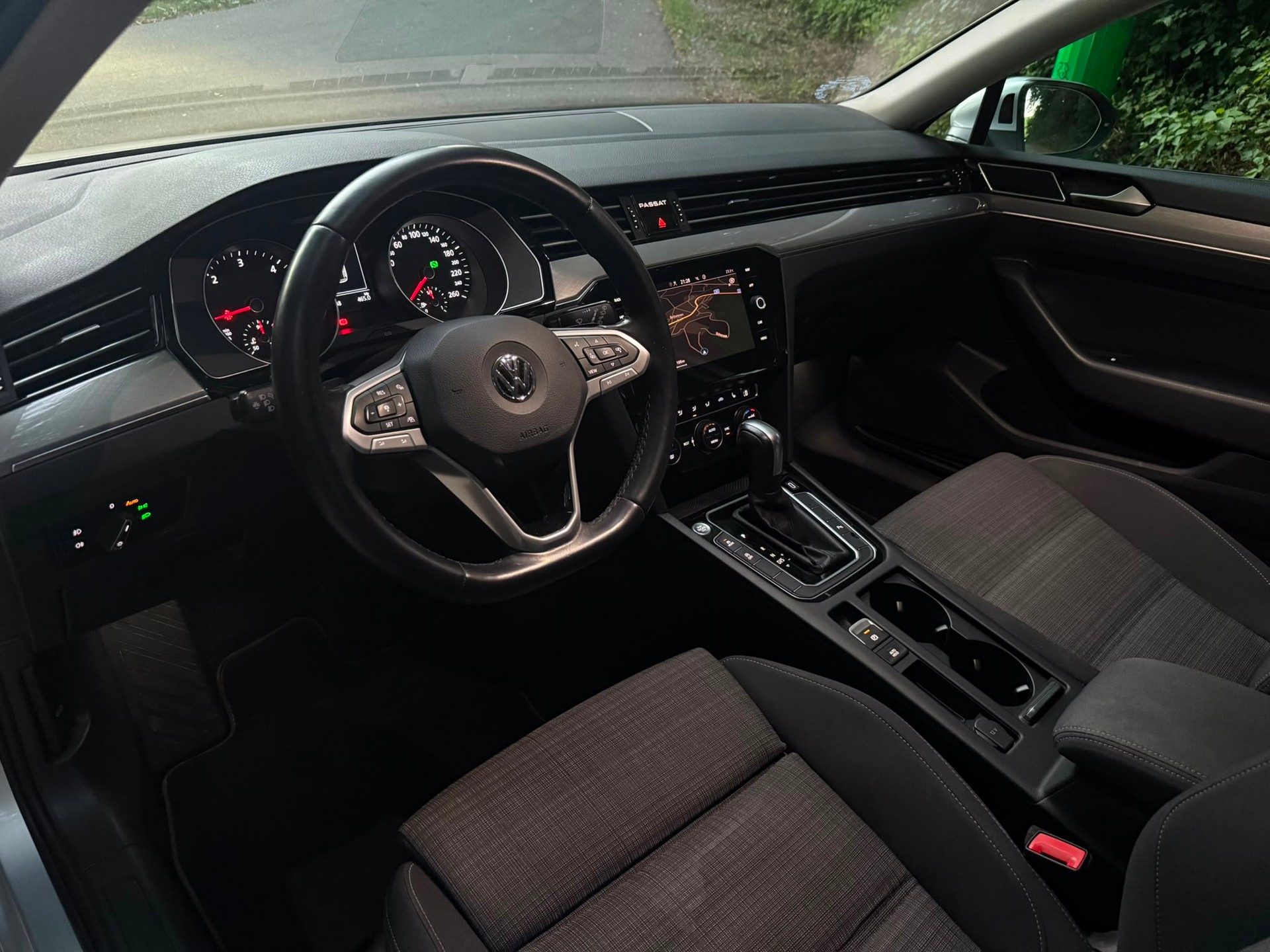 VW Passat Variant 1.6 TDI Business DSG-image-7