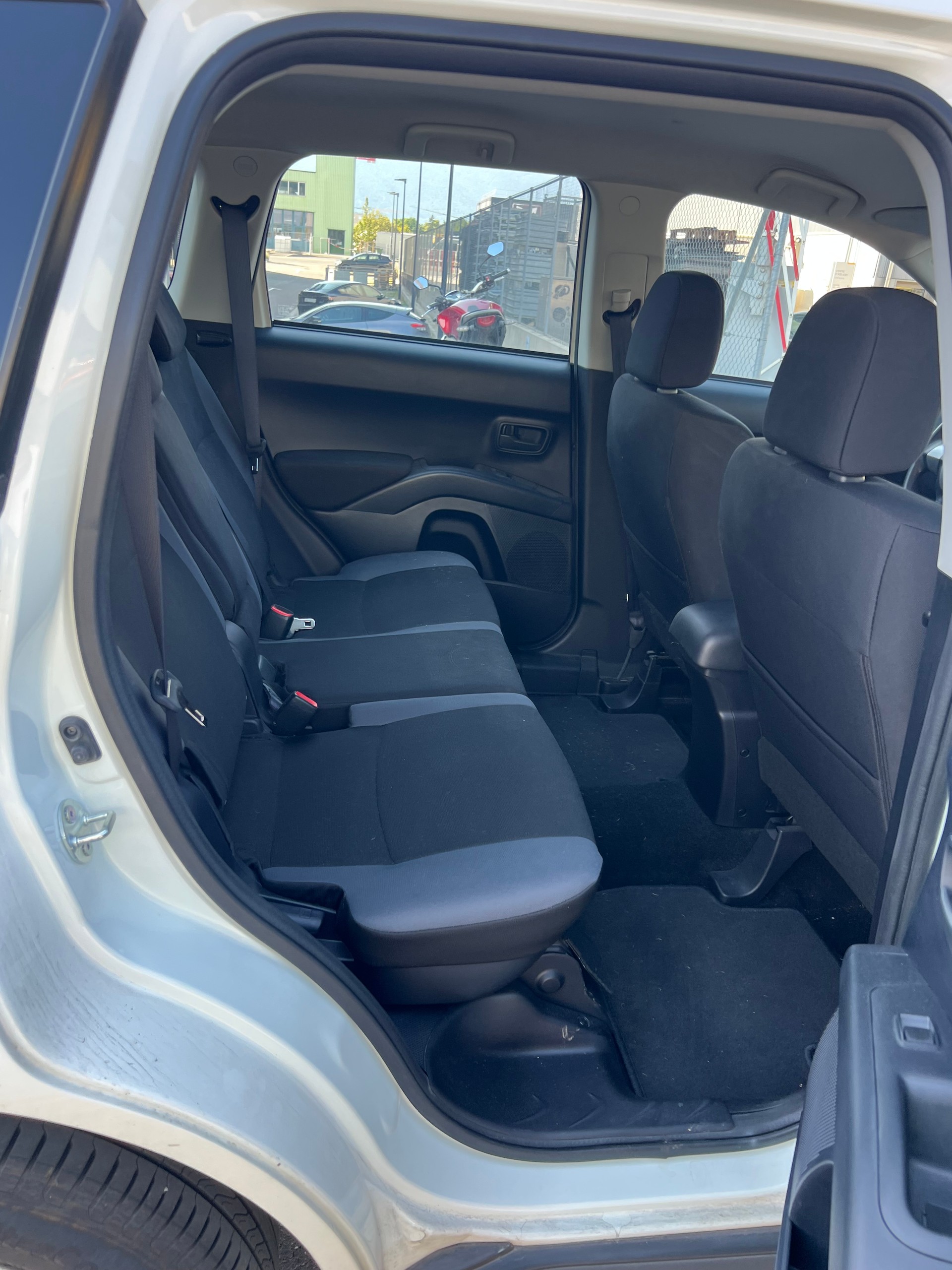 MITSUBISHI Outlander 2.0 Inform 2WD-image-13