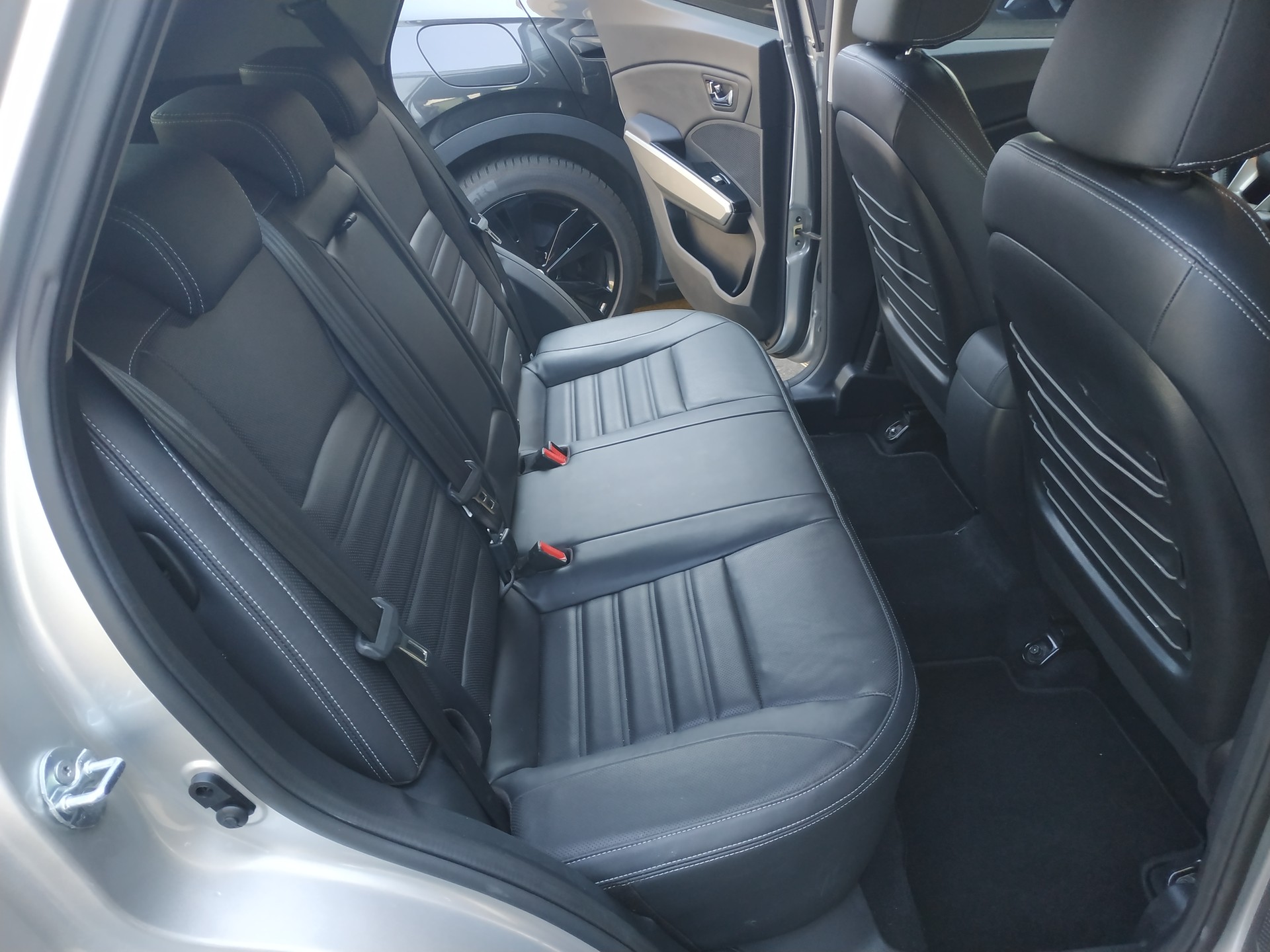 KGM-SsangYong Tivoli 1.6 eXDi Sapphire 4WD Automatic-image-19