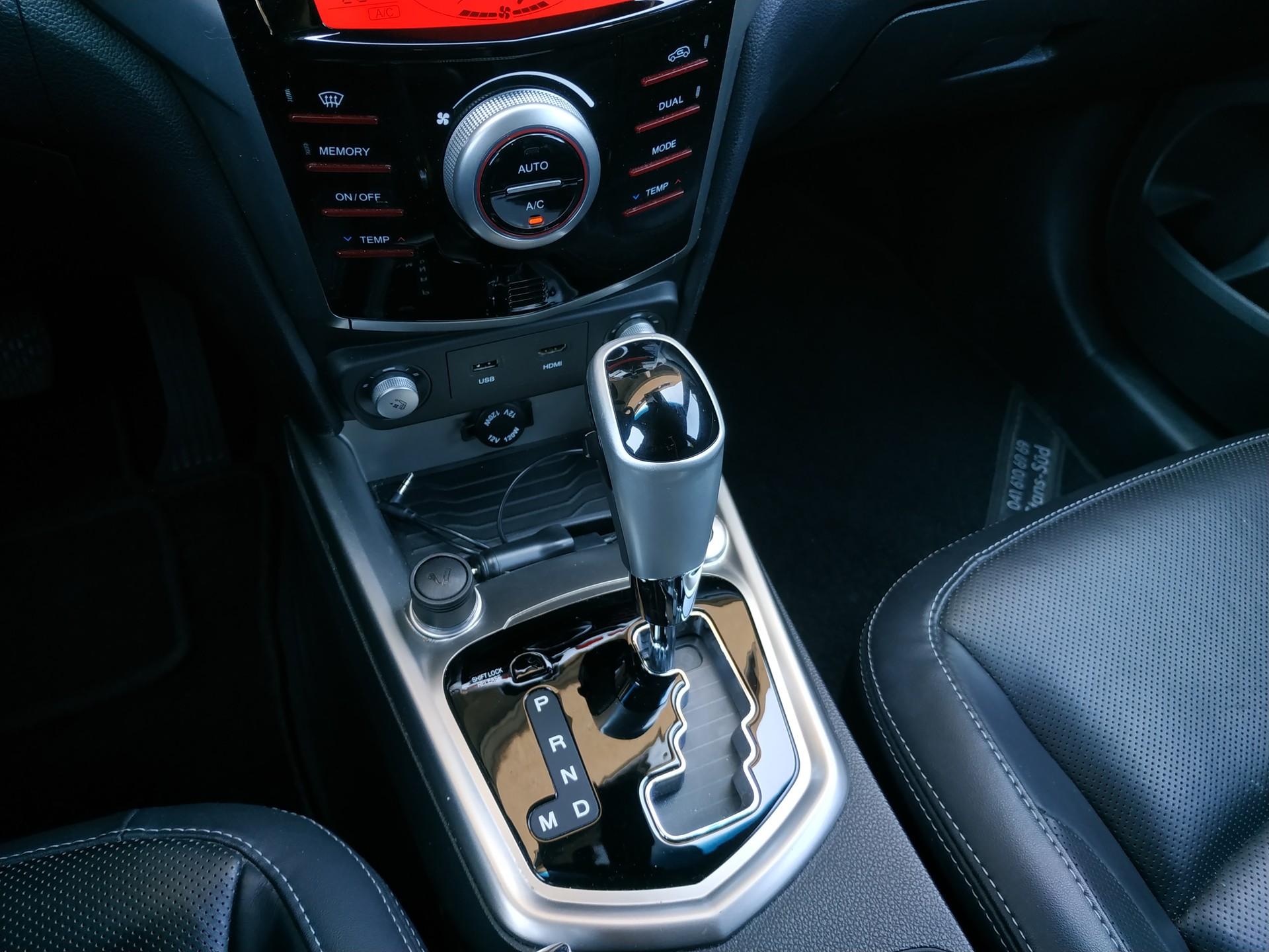 KGM-SsangYong Tivoli 1.6 eXDi Sapphire 4WD Automatic-image-14