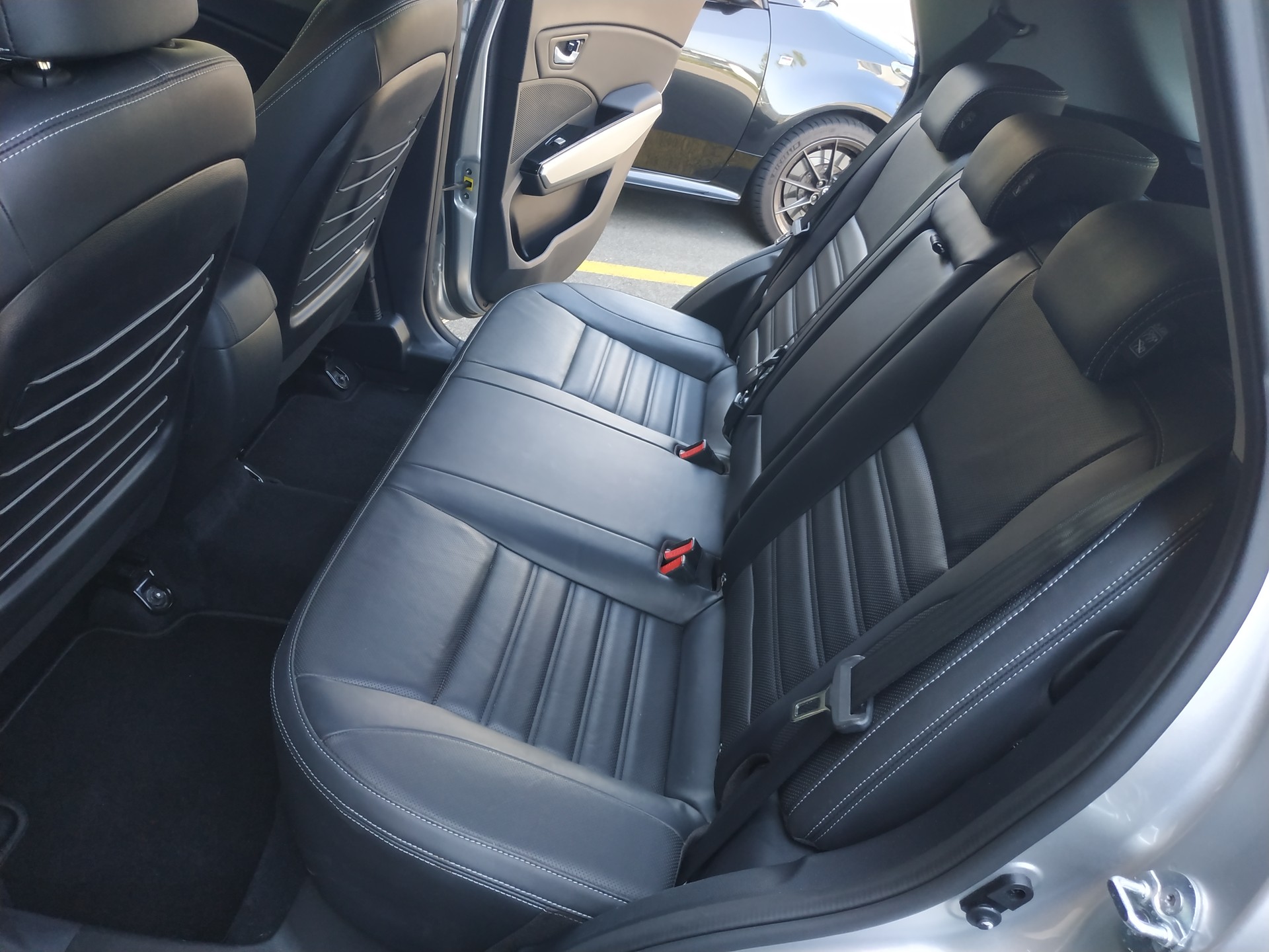 KGM-SsangYong Tivoli 1.6 eXDi Sapphire 4WD Automatic-image-18
