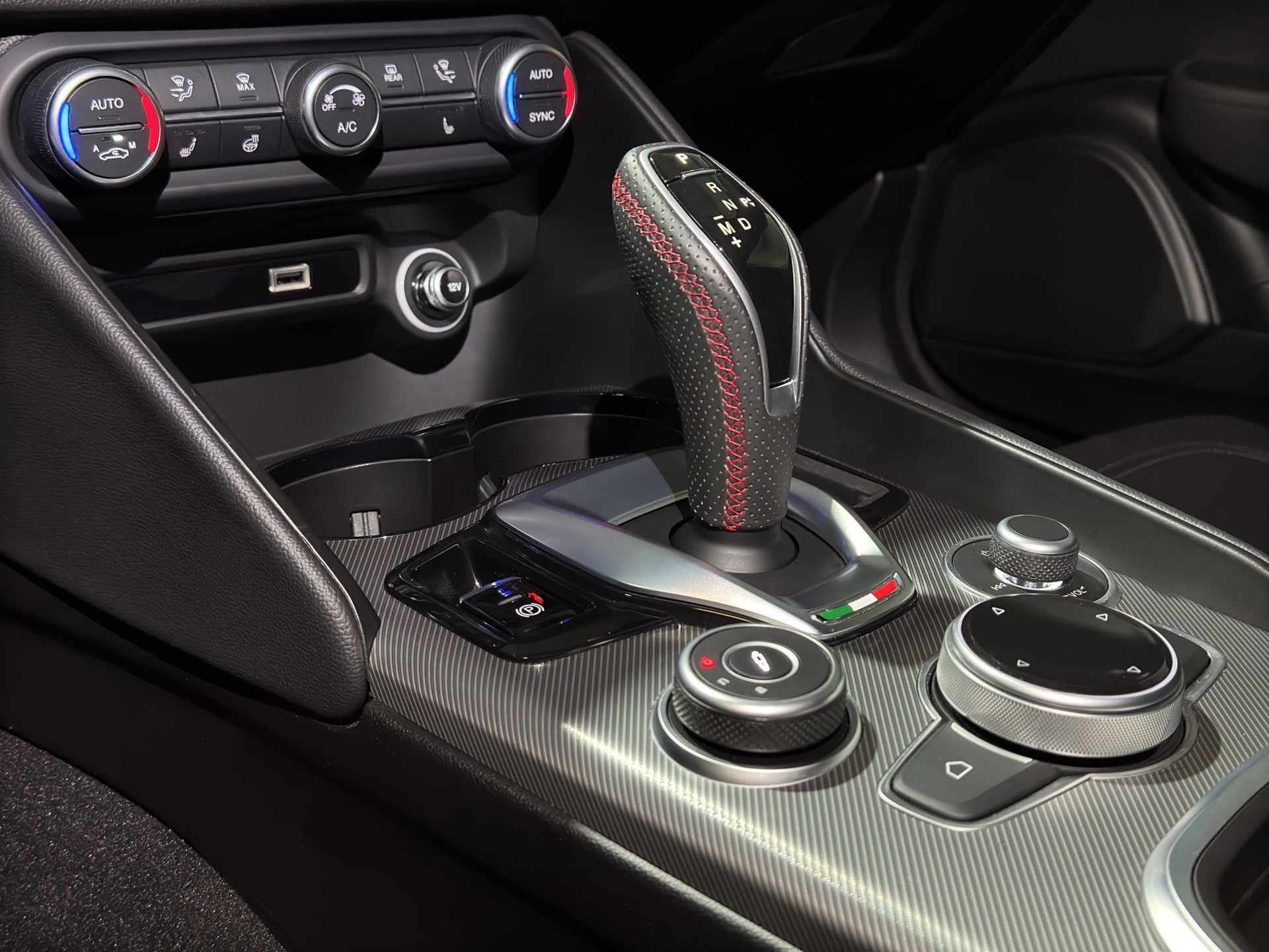 ALFA ROMEO Giulia 2.0 Competizione Q4 AT8 "ADAS Pack"-image-14