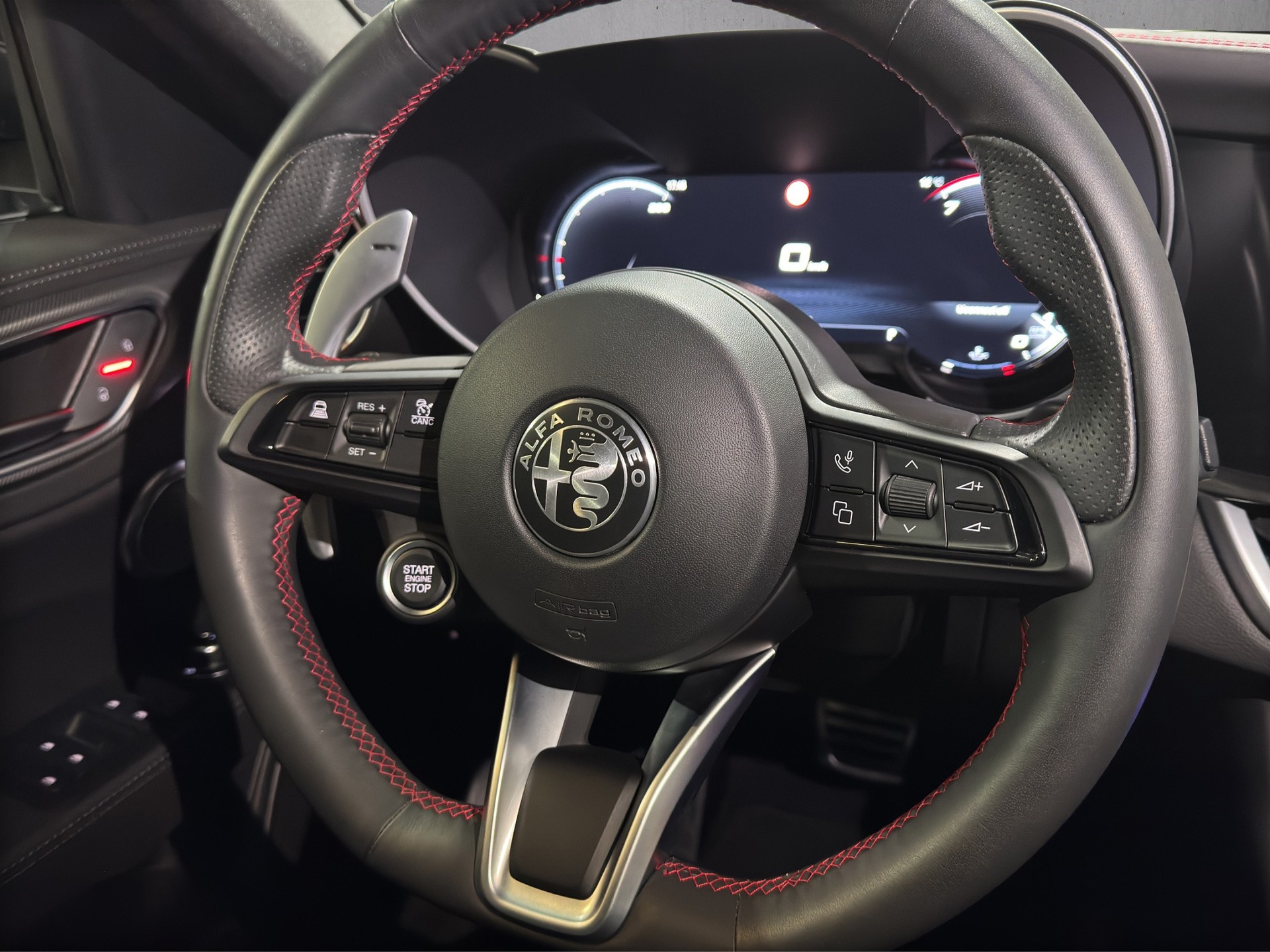 ALFA ROMEO Giulia 2.0 Competizione Q4 AT8 "ADAS Pack"-image-12