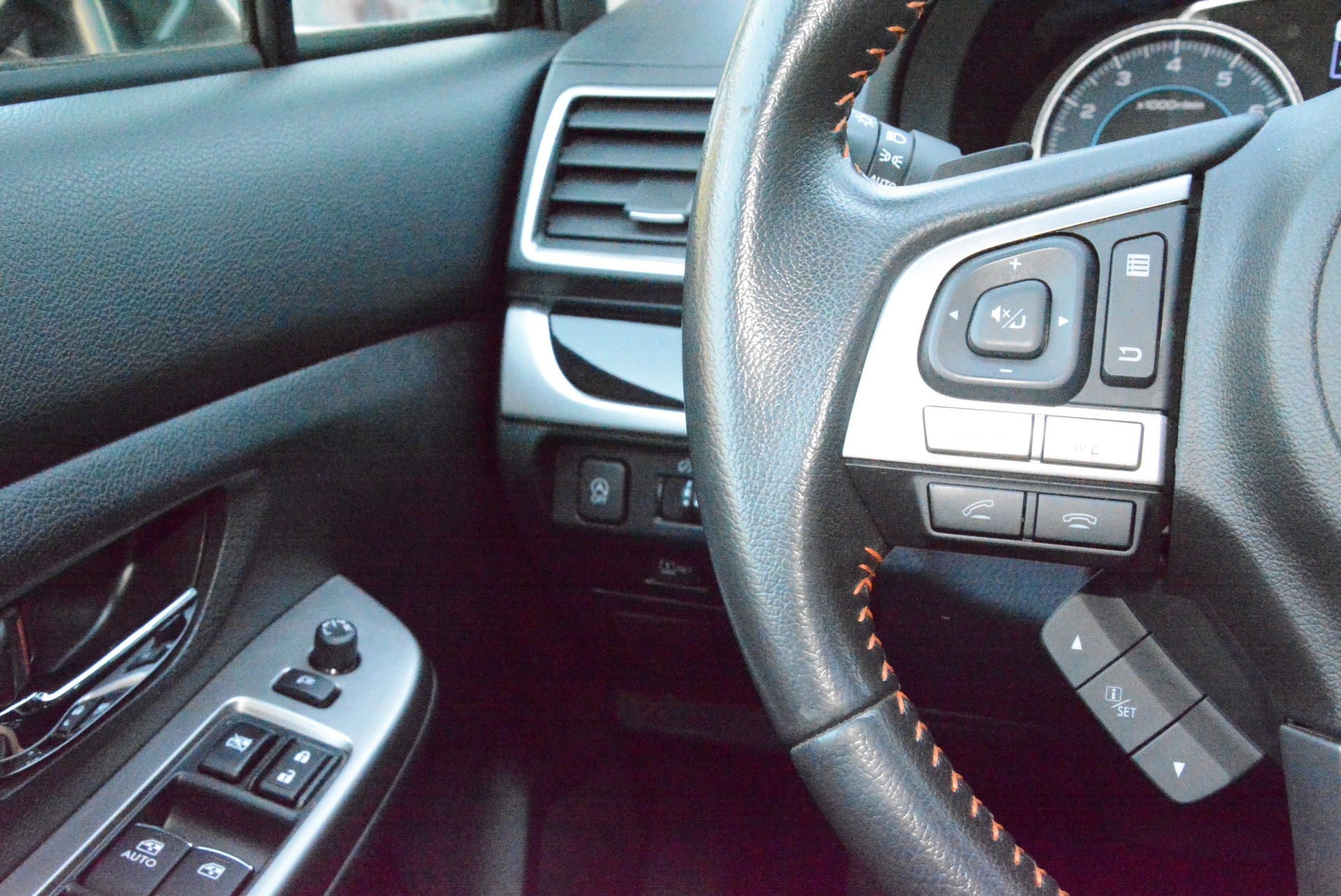 SUBARU XV 2.0 Swiss Three AWD CVT-image-12