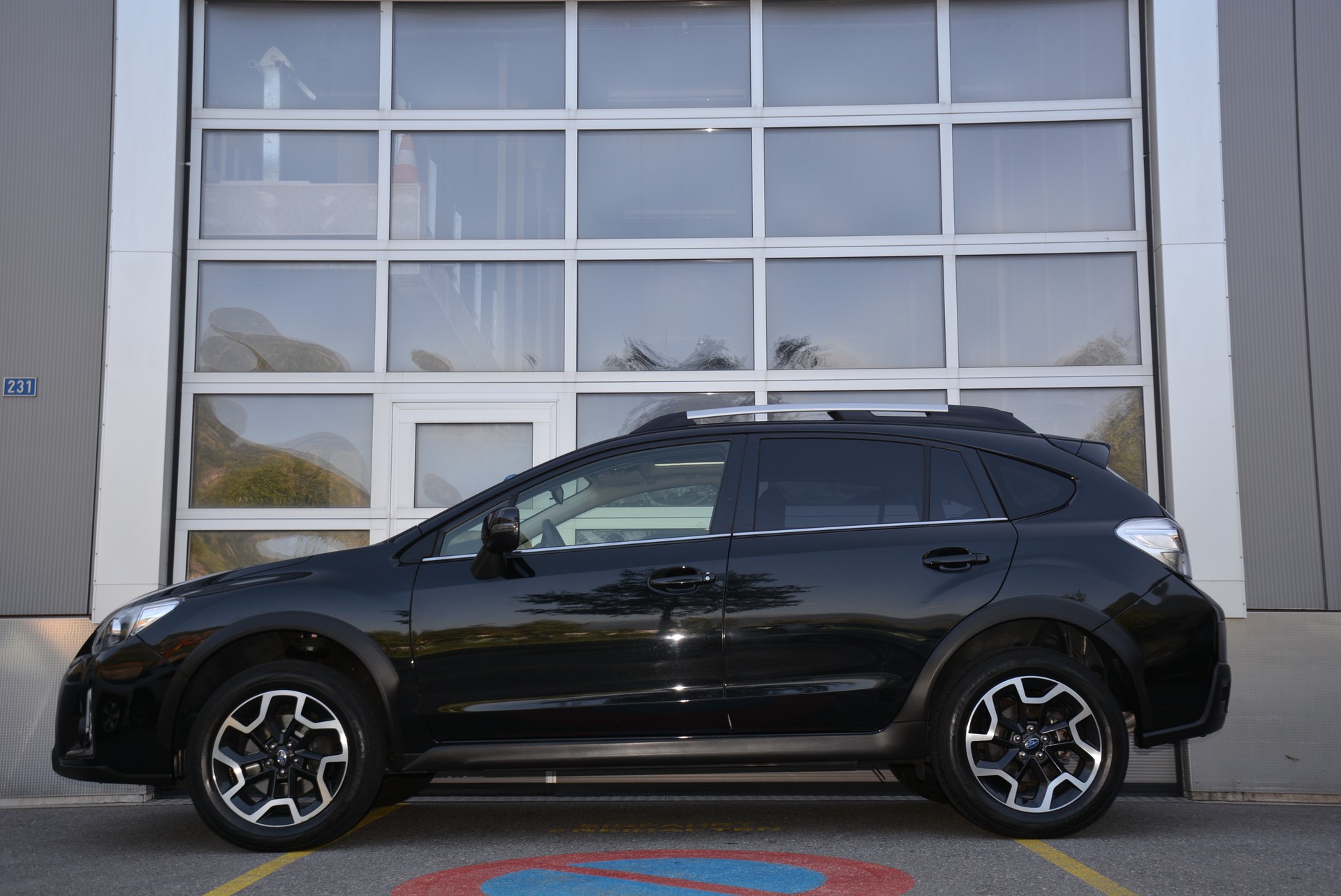 SUBARU XV 2.0 Swiss Three AWD CVT-image-3