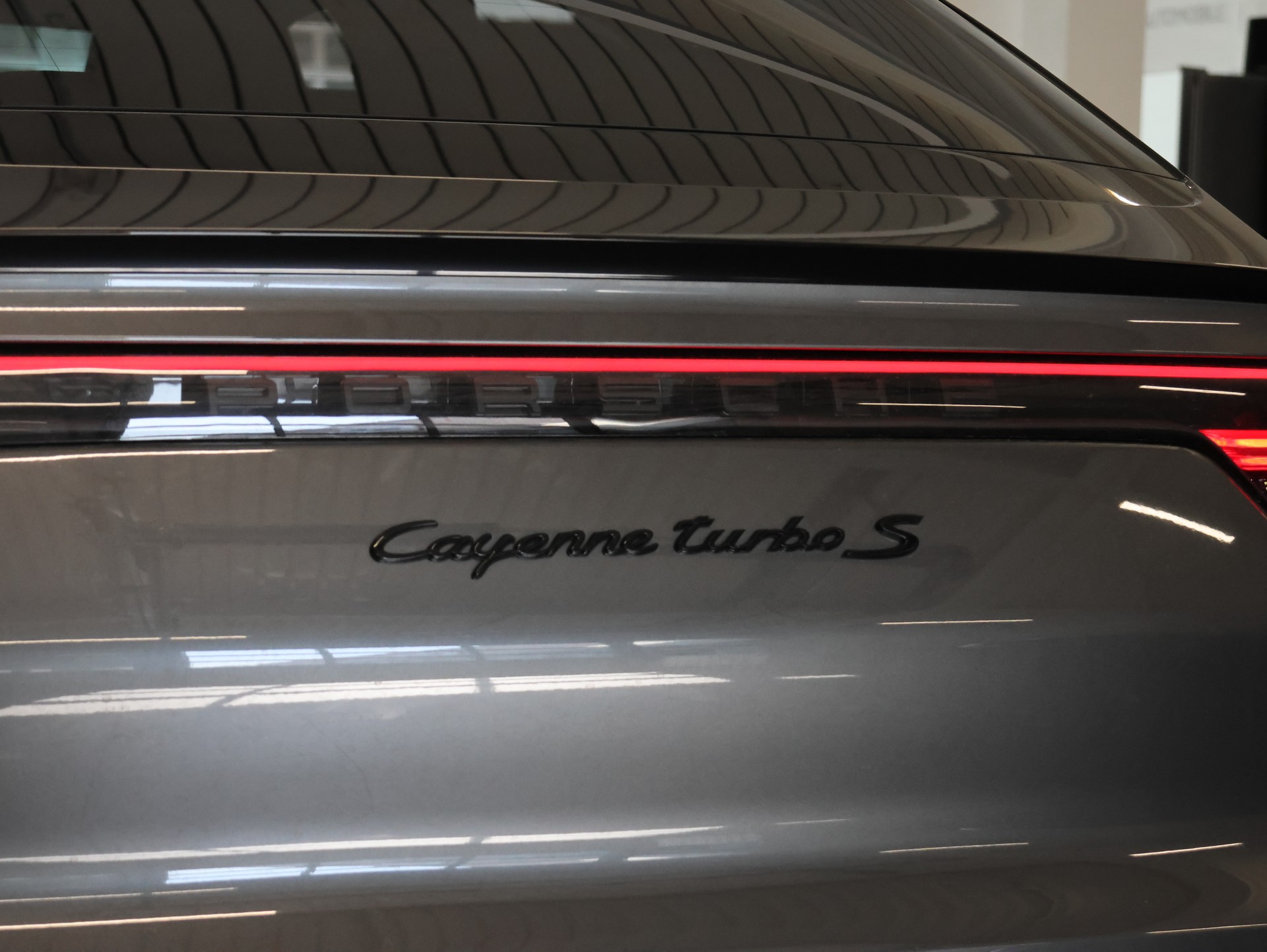 PORSCHE Cayenne Turbo Coupé S E-Hybrid *Bose* *Panoramadach* *Sitzheizung*-image-14
