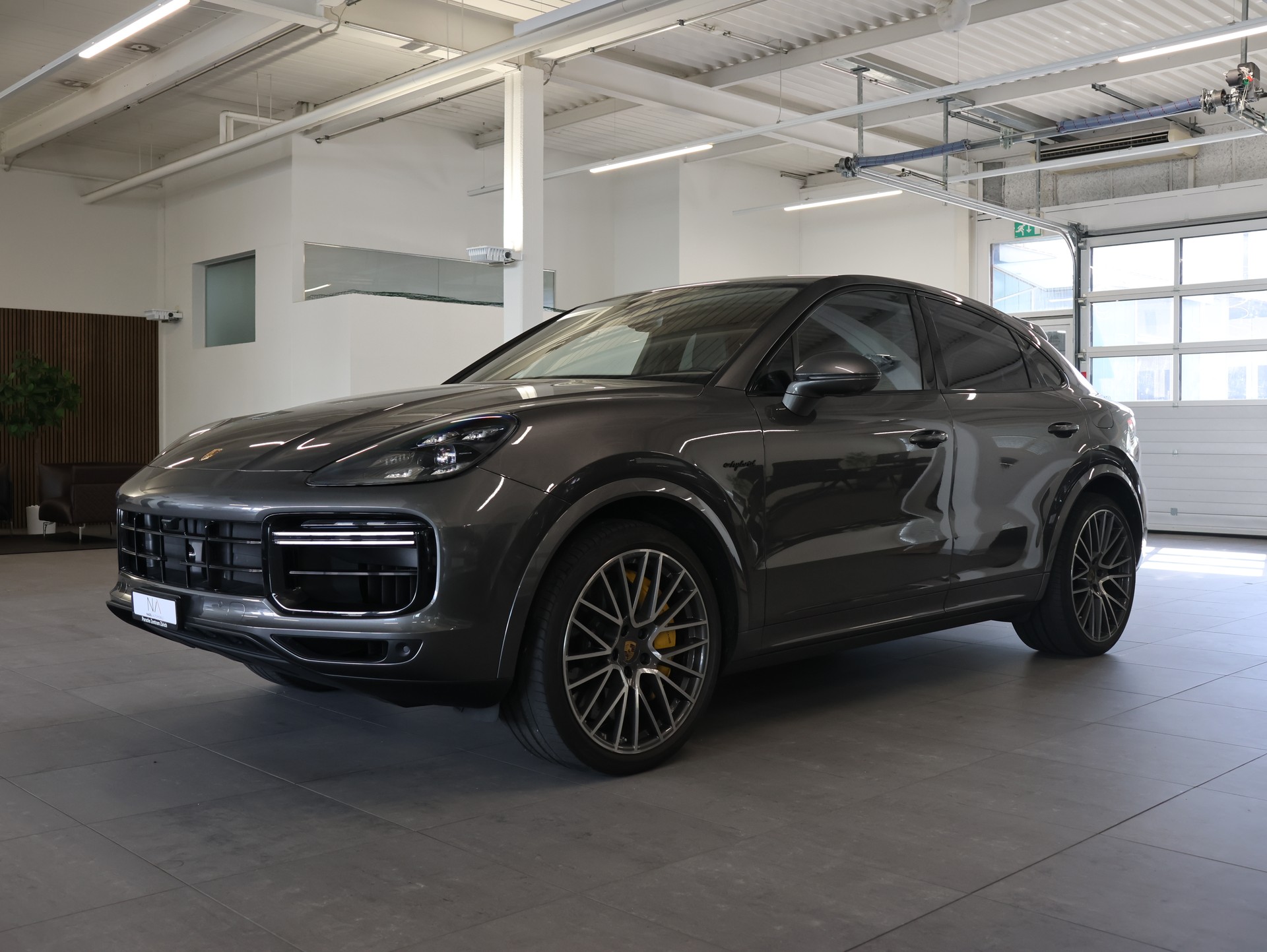 PORSCHE Cayenne Turbo Coupé S E-Hybrid *Bose* *Panoramadach* *Sitzheizung*-showroom-element-3
