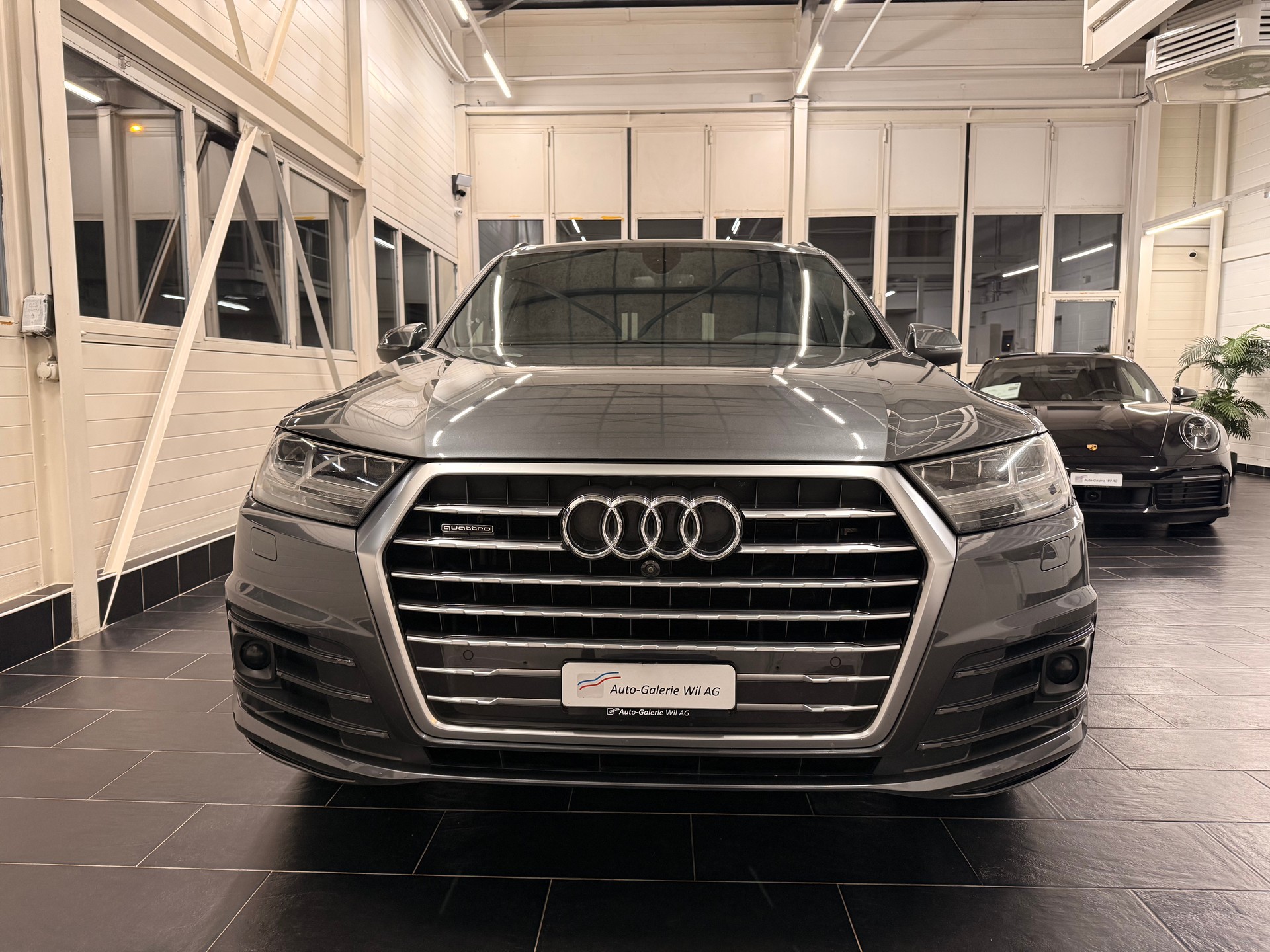 AUDI Q7 3.0 TDI quattro tiptronic-showroom-element-1