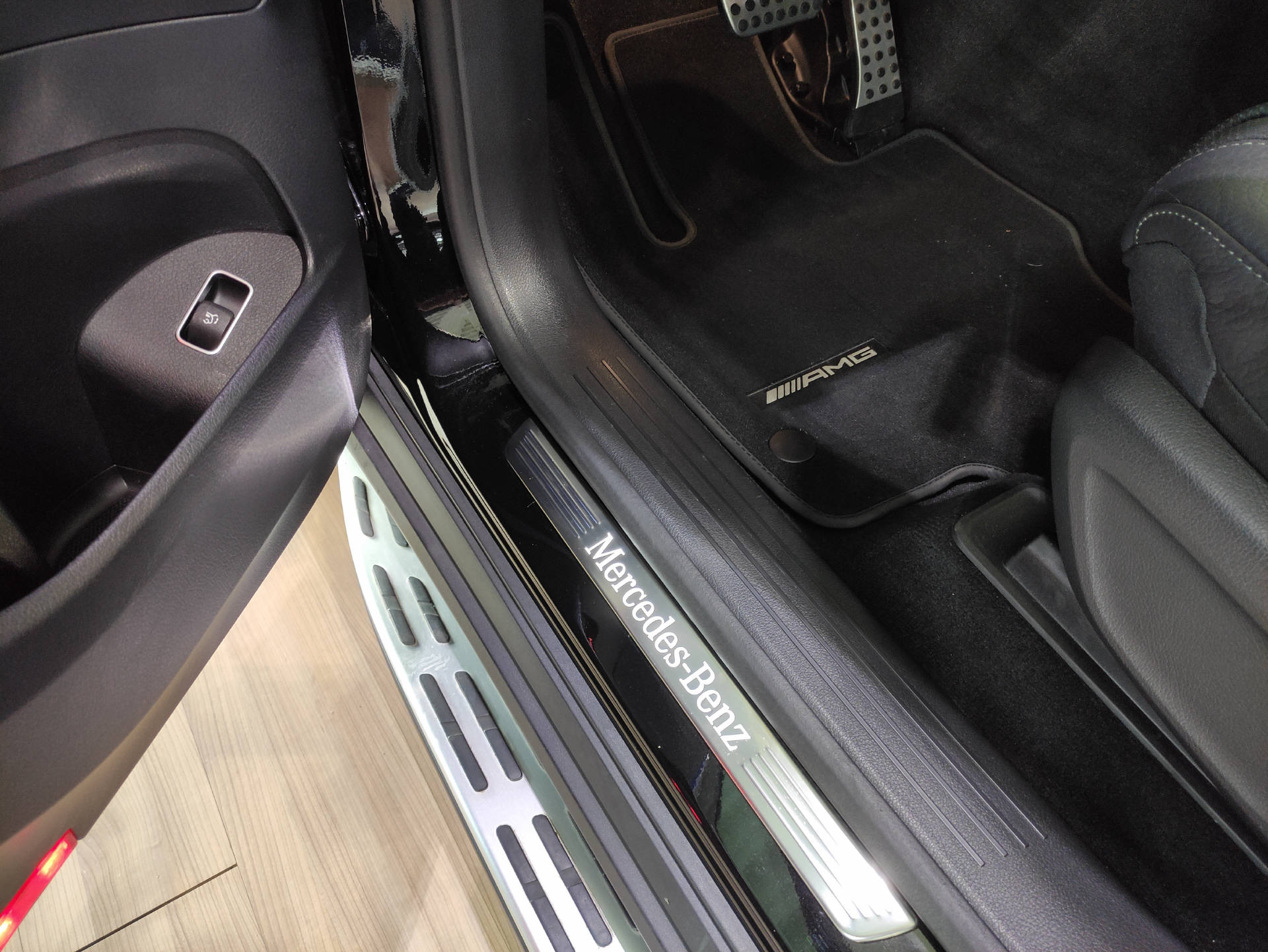 MERCEDES-BENZ GLS 580 AMG Line 4matic-showroom-element-3