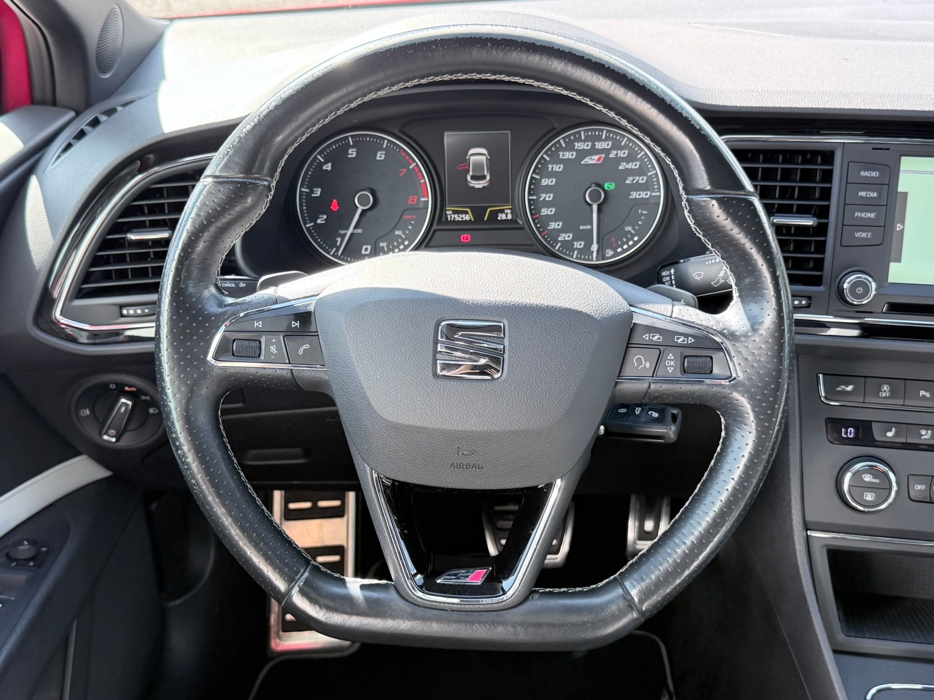 SEAT Leon 2.0 TSI Cupra 290 DSG-image-27