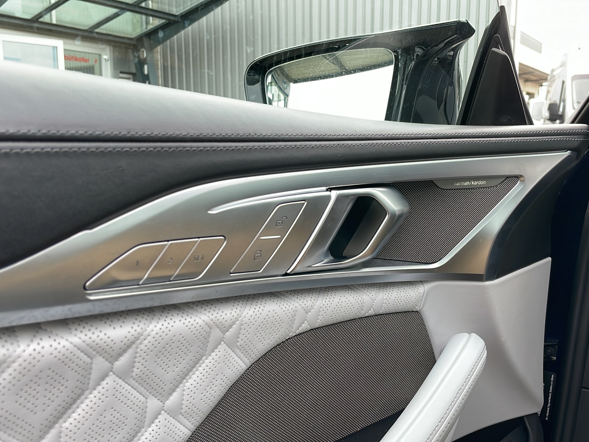 BMW M8 xDrive M Competition Steptronic-image-11