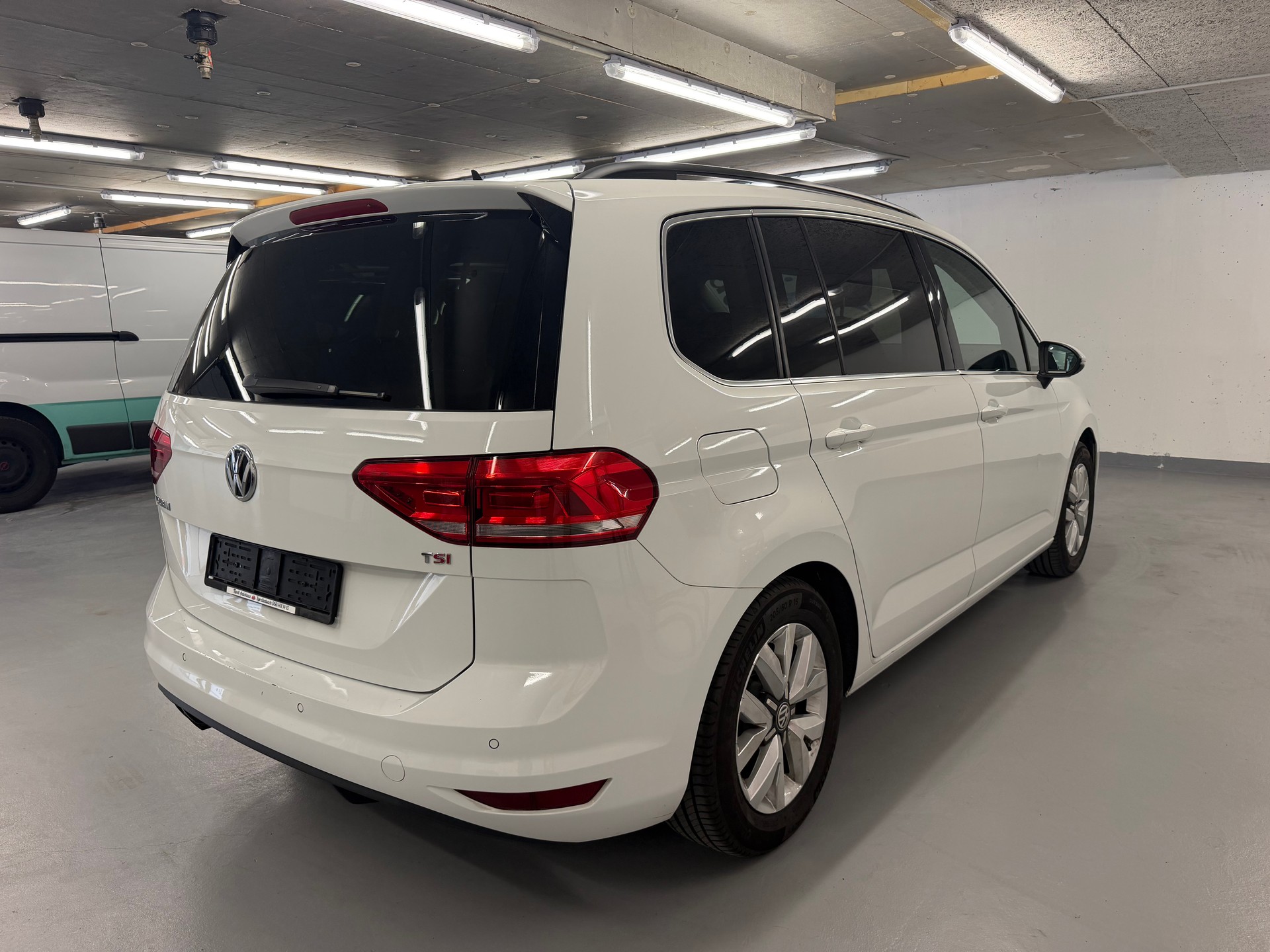 VW Touran 1.4 TSI BlueMotion Technology Highline DSG-showroom-element-3
