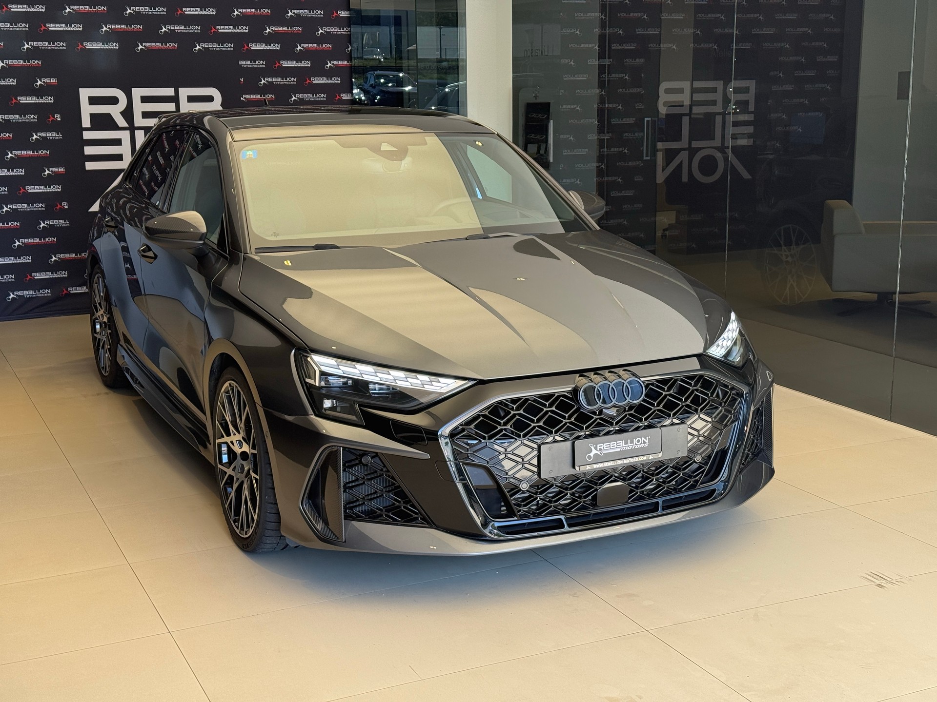 AUDI RS3 Sportback 2.5 TSI quattro S-tronic-showroom-element-2