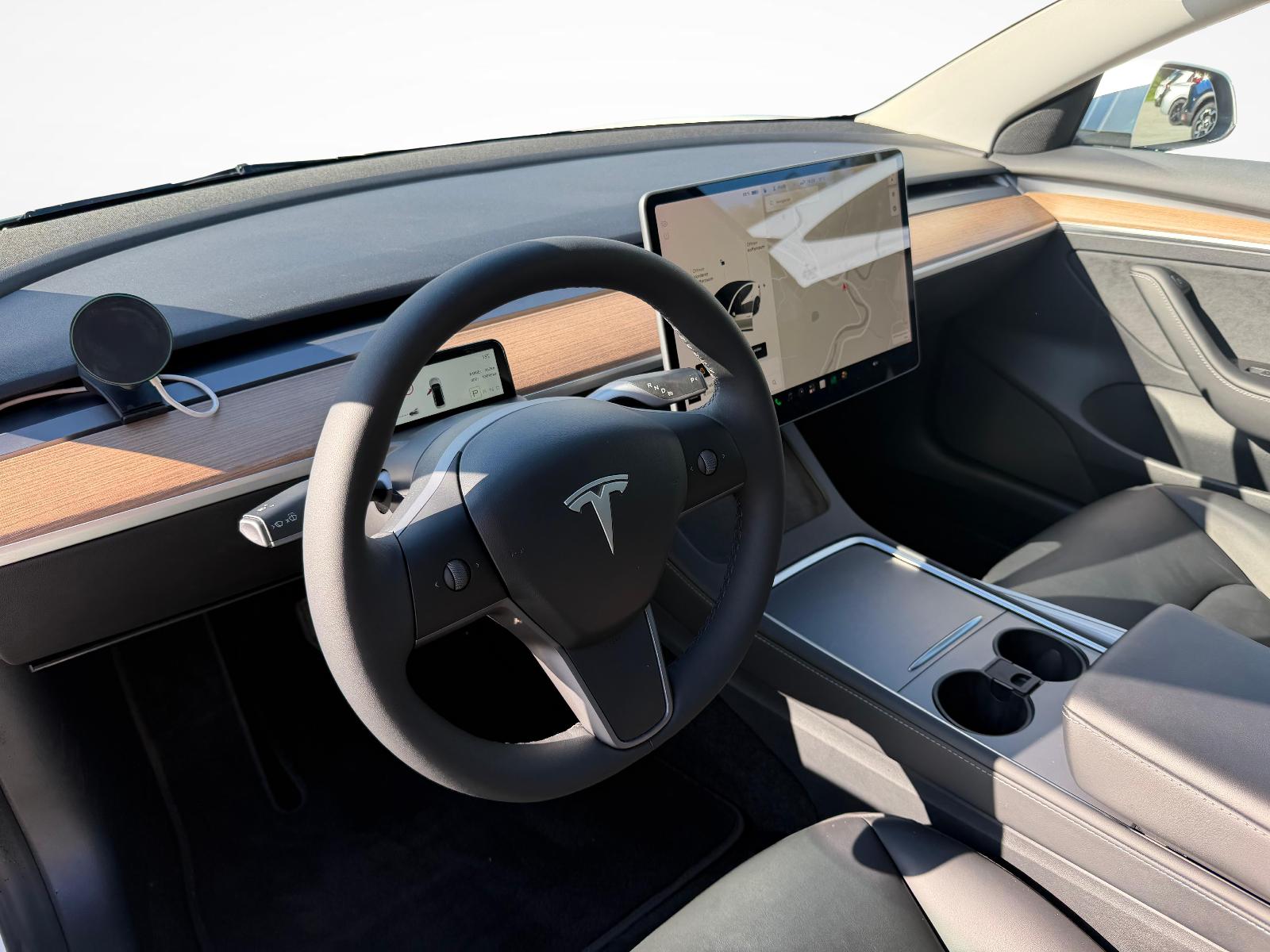 TESLA Model 3 Long Range D-showroom-element-2