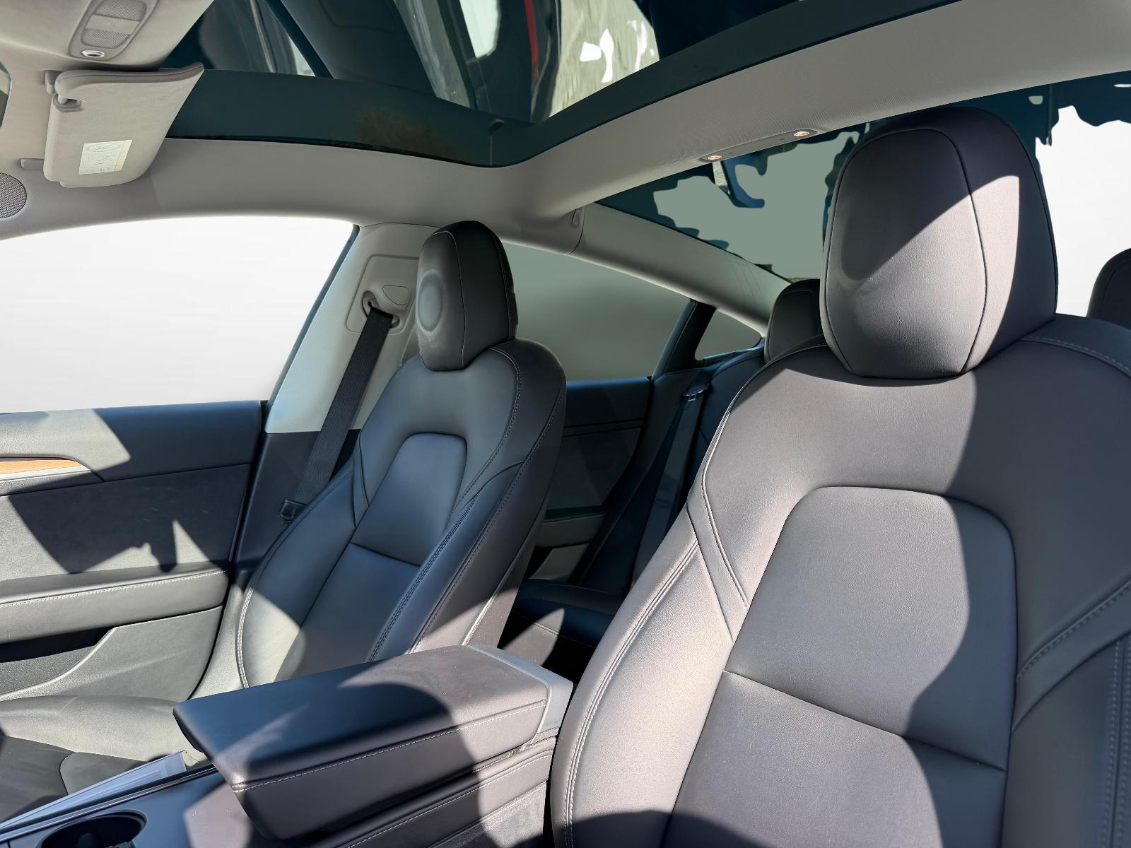 TESLA Model 3 Long Range D-showroom-element-3