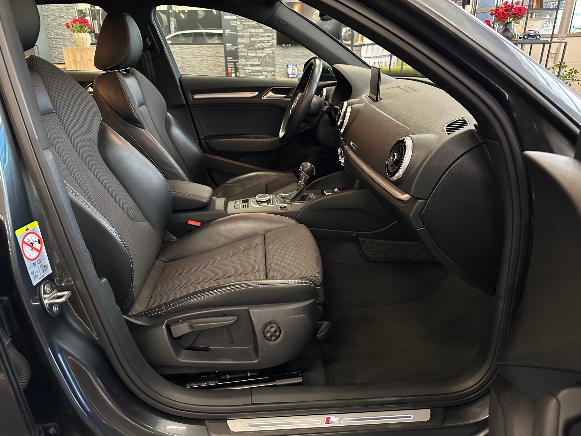 AUDI A3 Sportback 1.5 TFSI S-tronic Sport-image-19