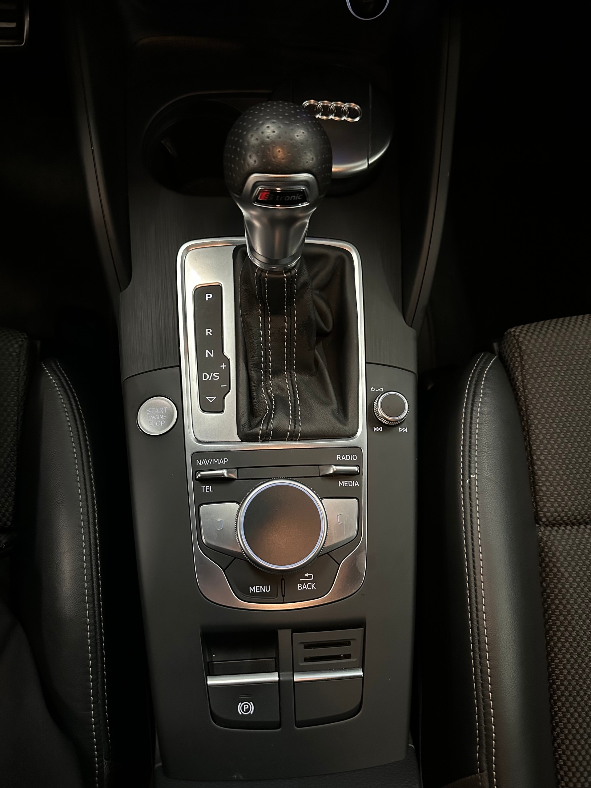AUDI A3 Sportback 1.5 TFSI S-tronic Sport-image-14