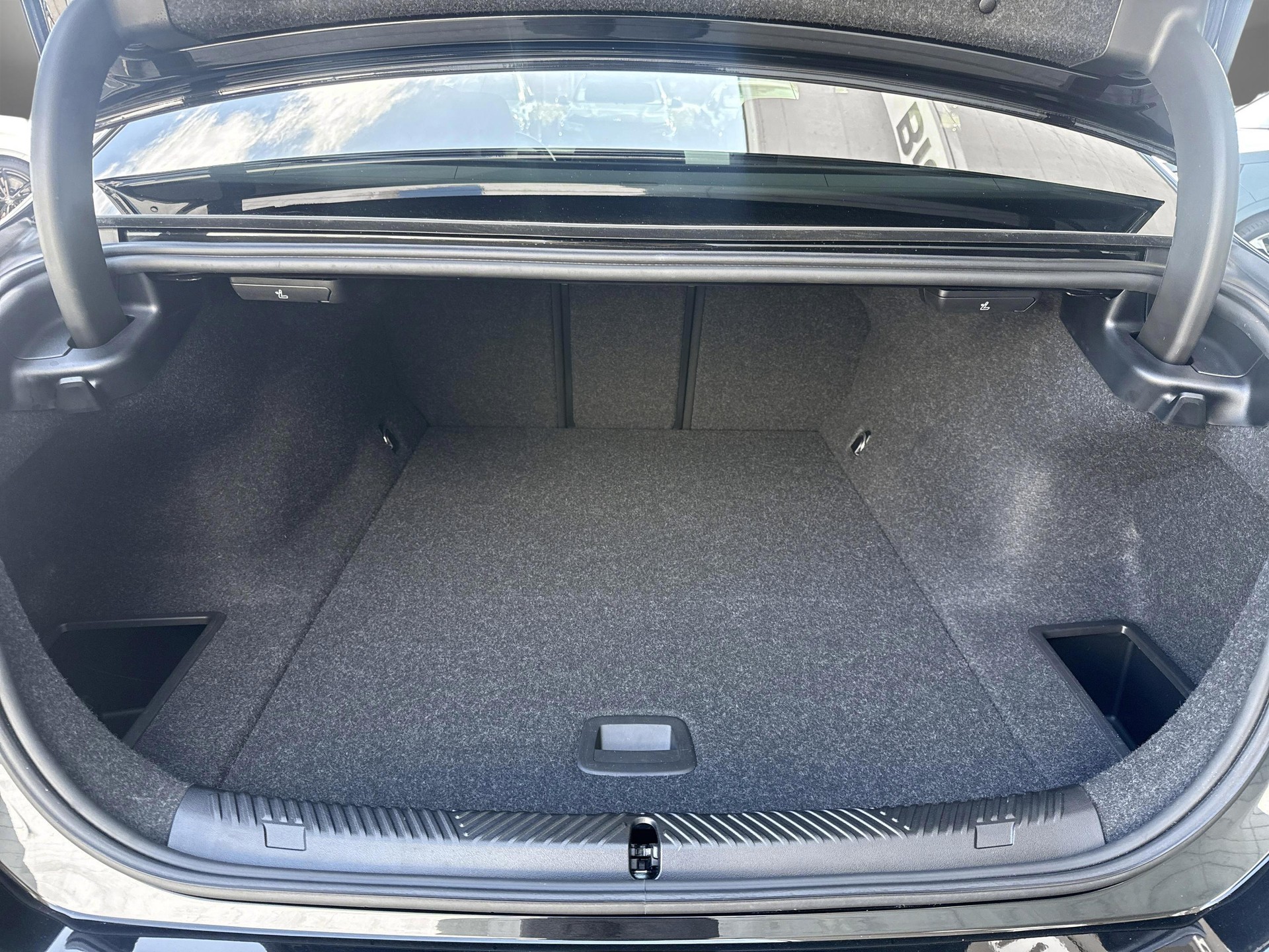 BMW i5 M60 xDrive M Sport Pro-image-19
