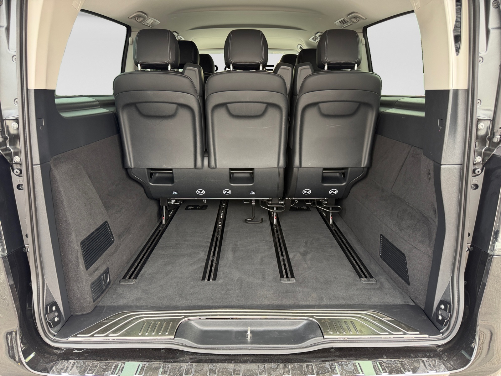 MERCEDES-BENZ V 300 d extralang Avantgarde 4Matic 8-Plätzer-image-18