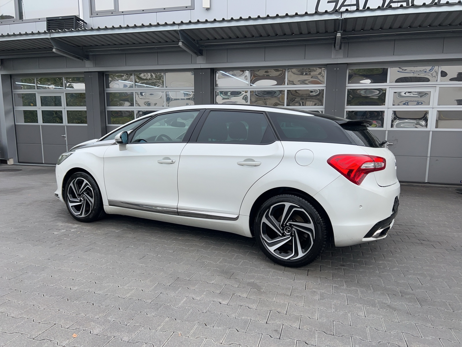 DS AUTOMOBILES DS5 HYbrid4 200 Sport Chic EGS6-showroom-element-2