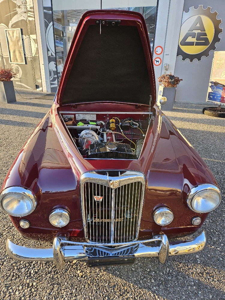 MG Arnolt-showroom-element-3
