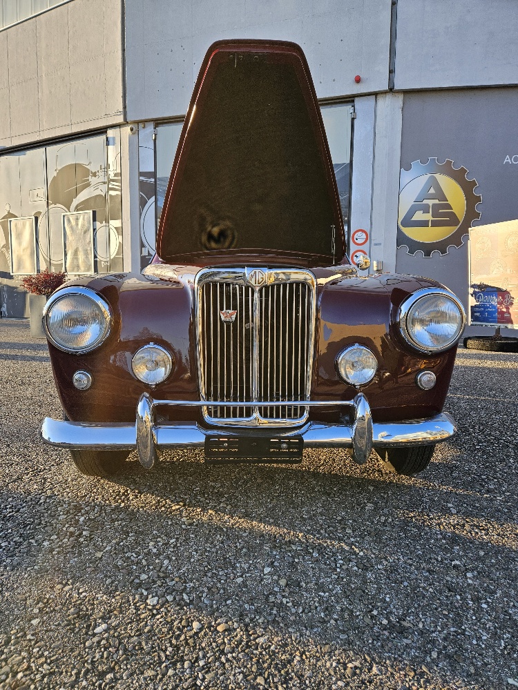 MG Arnolt-showroom-element-2