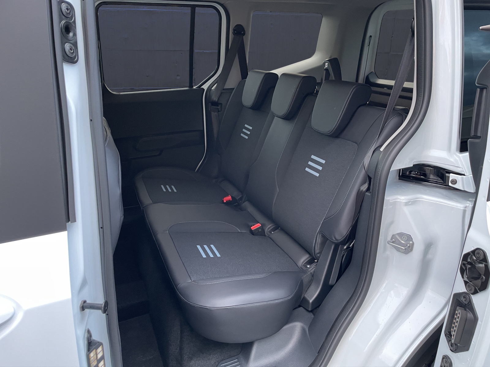 FORD TOURNEO COURIERier 1.0i EcoBoost 125 PS Active AUTOMAT-image-12