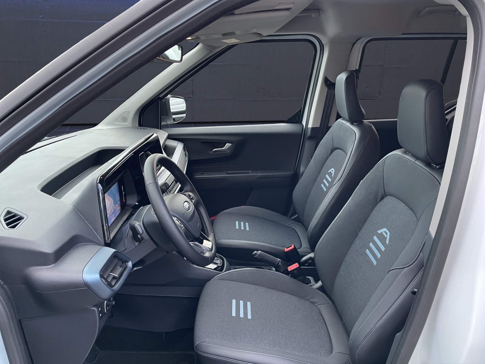 FORD TOURNEO COURIERier 1.0i EcoBoost 125 PS Active AUTOMAT-image-6