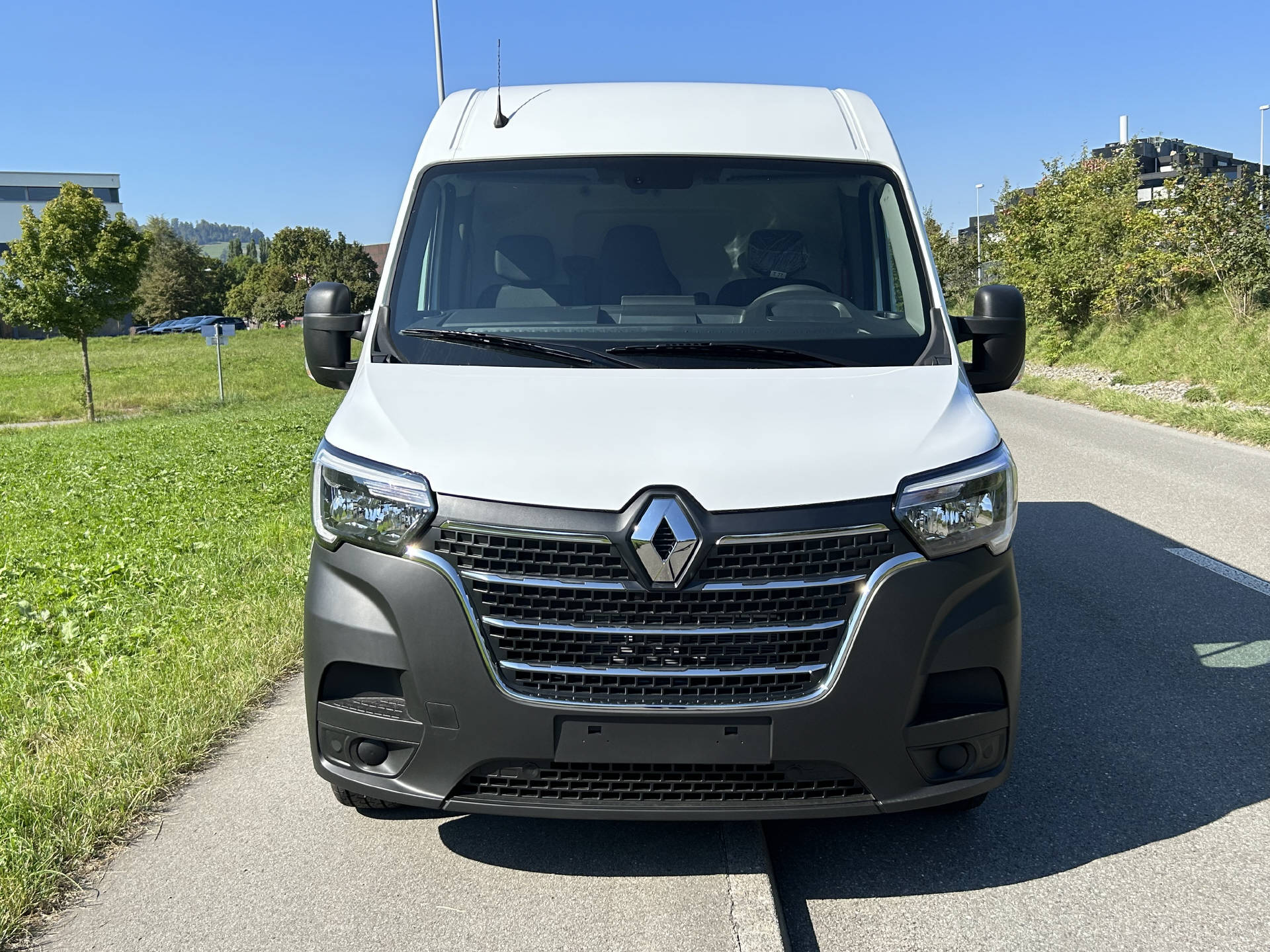 RENAULT Master E-Tech 3.5t EV 52kWh L2H2-image-6