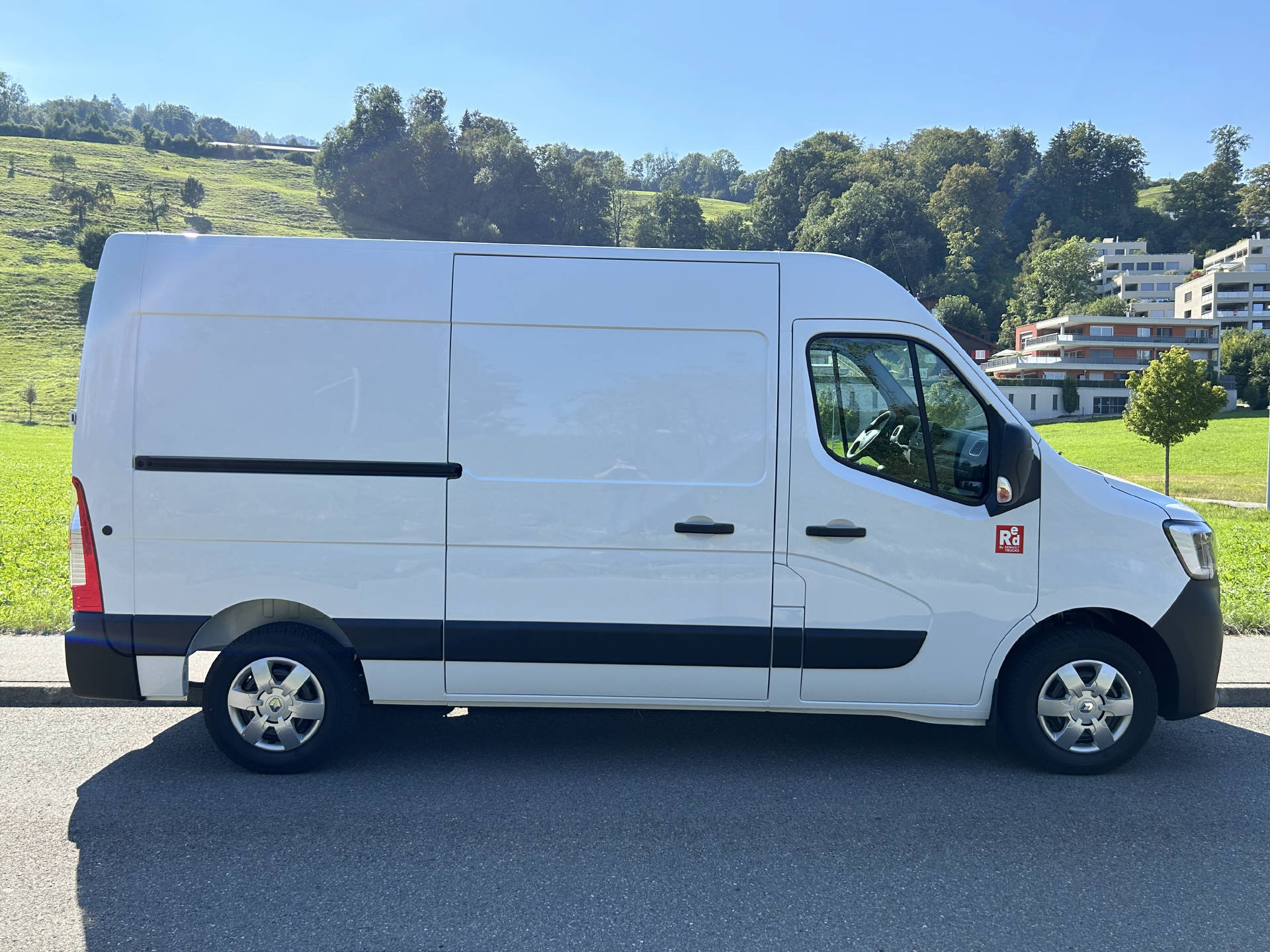 RENAULT Master E-Tech 3.5t EV 52kWh L2H2-image-5
