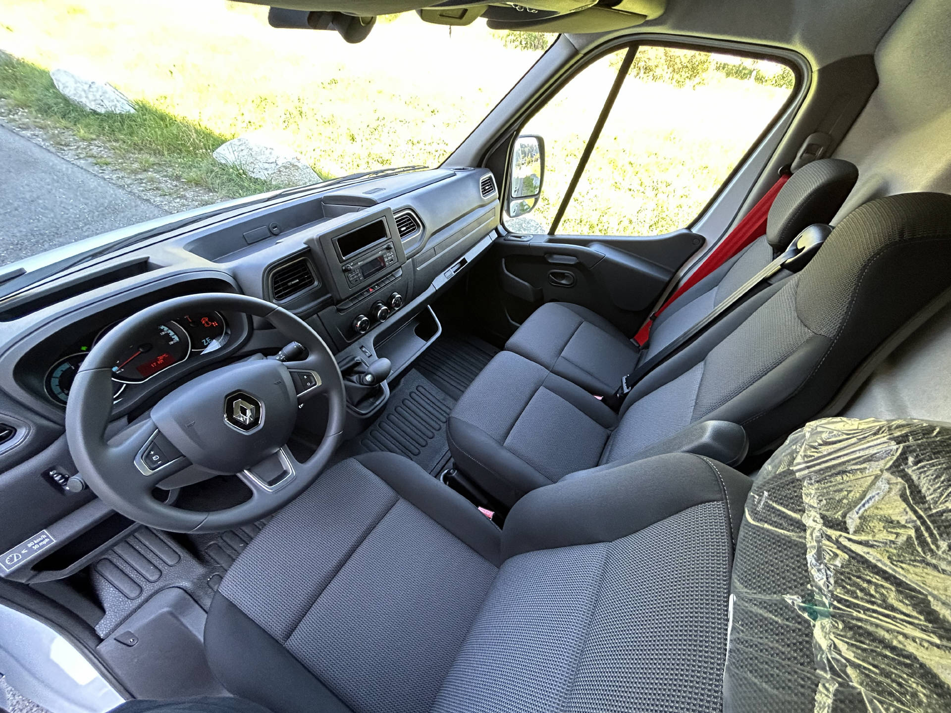 RENAULT Master E-Tech 3.5t EV 52kWh L2H2-image-9