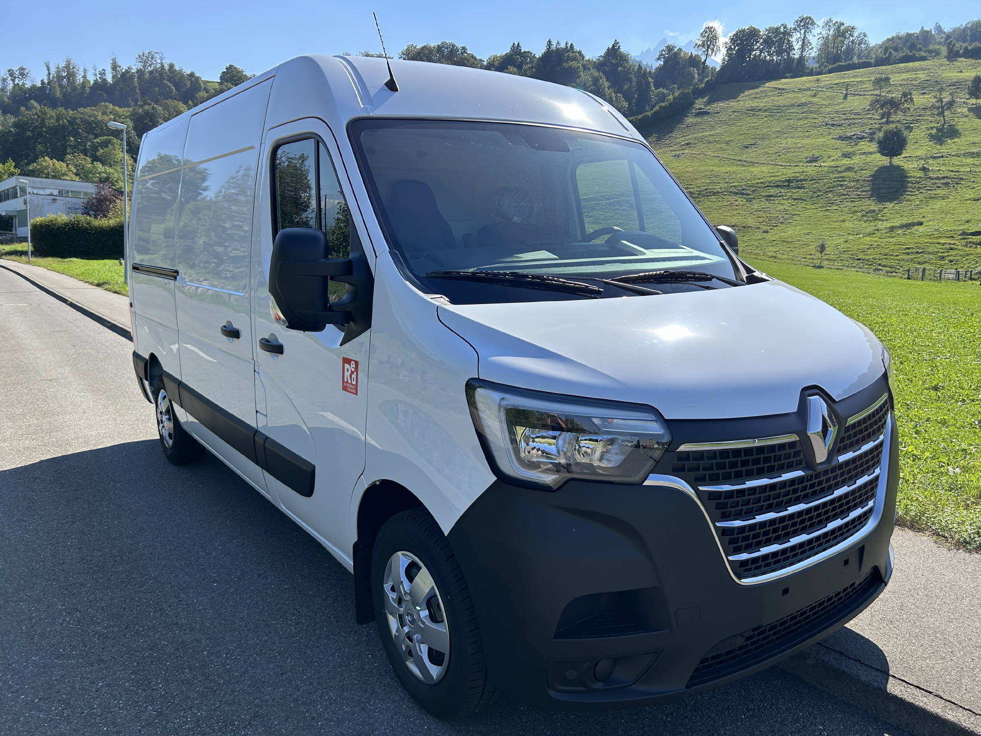 RENAULT Master E-Tech 3.5t EV 52kWh L2H2-showroom-element-1