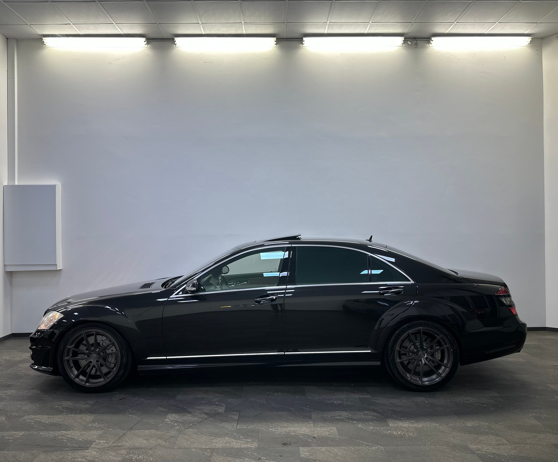 MERCEDES-BENZ S 65 AMG L Automatic-showroom-element-2