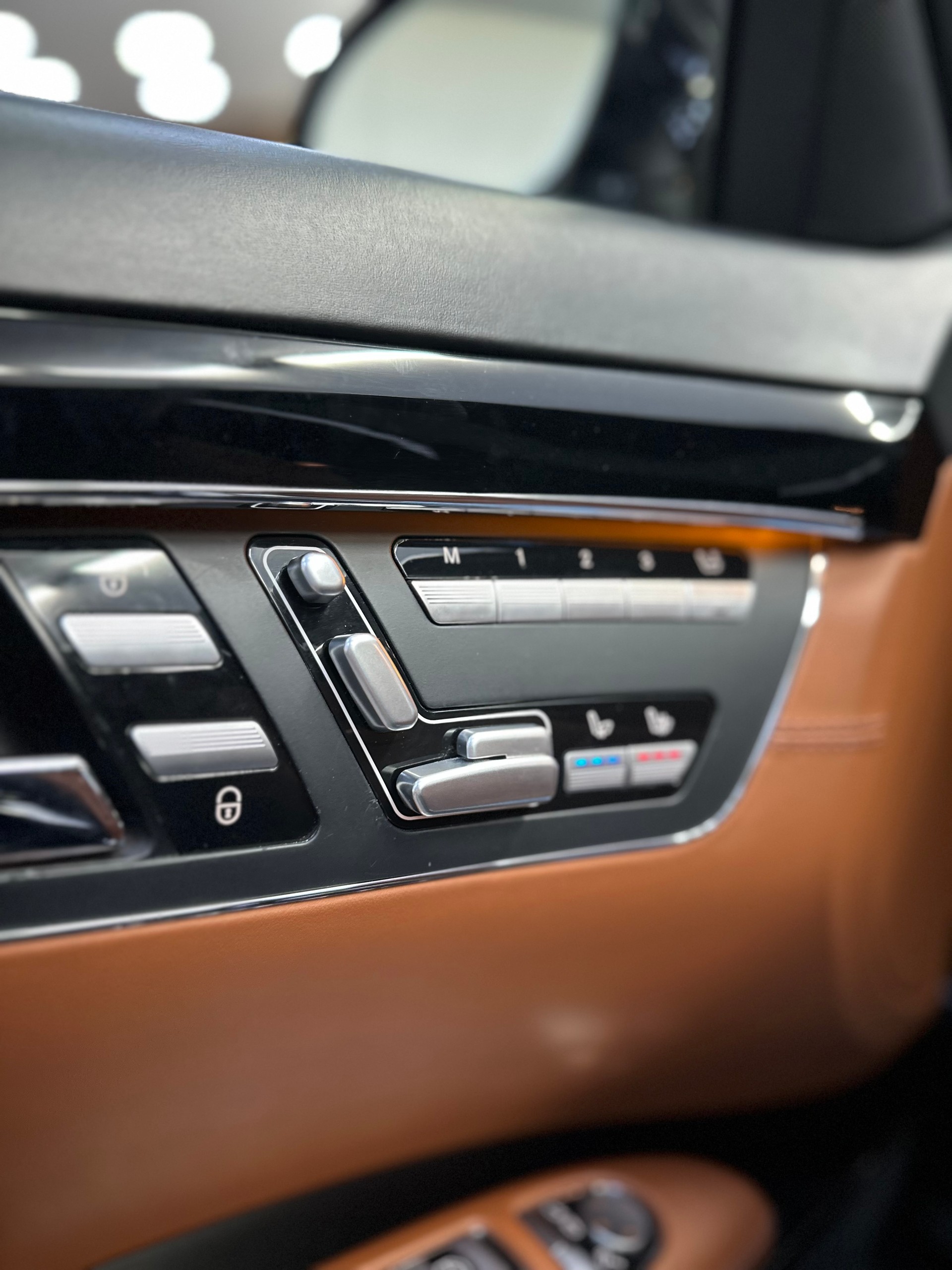 MERCEDES-BENZ S 65 AMG L Automatic-image-15
