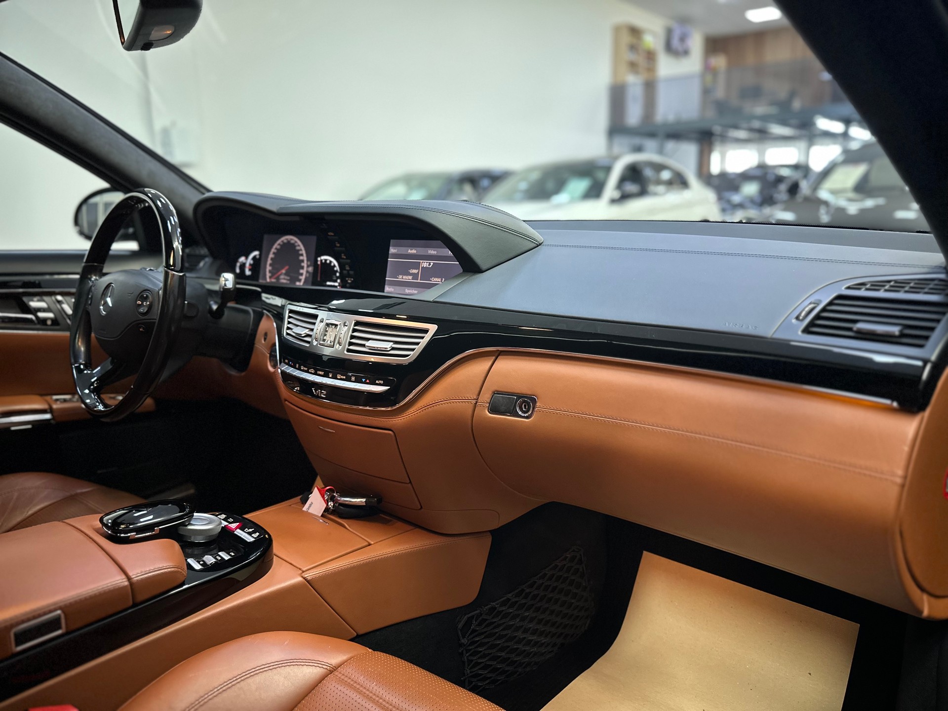 MERCEDES-BENZ S 65 AMG L Automatic-image-12