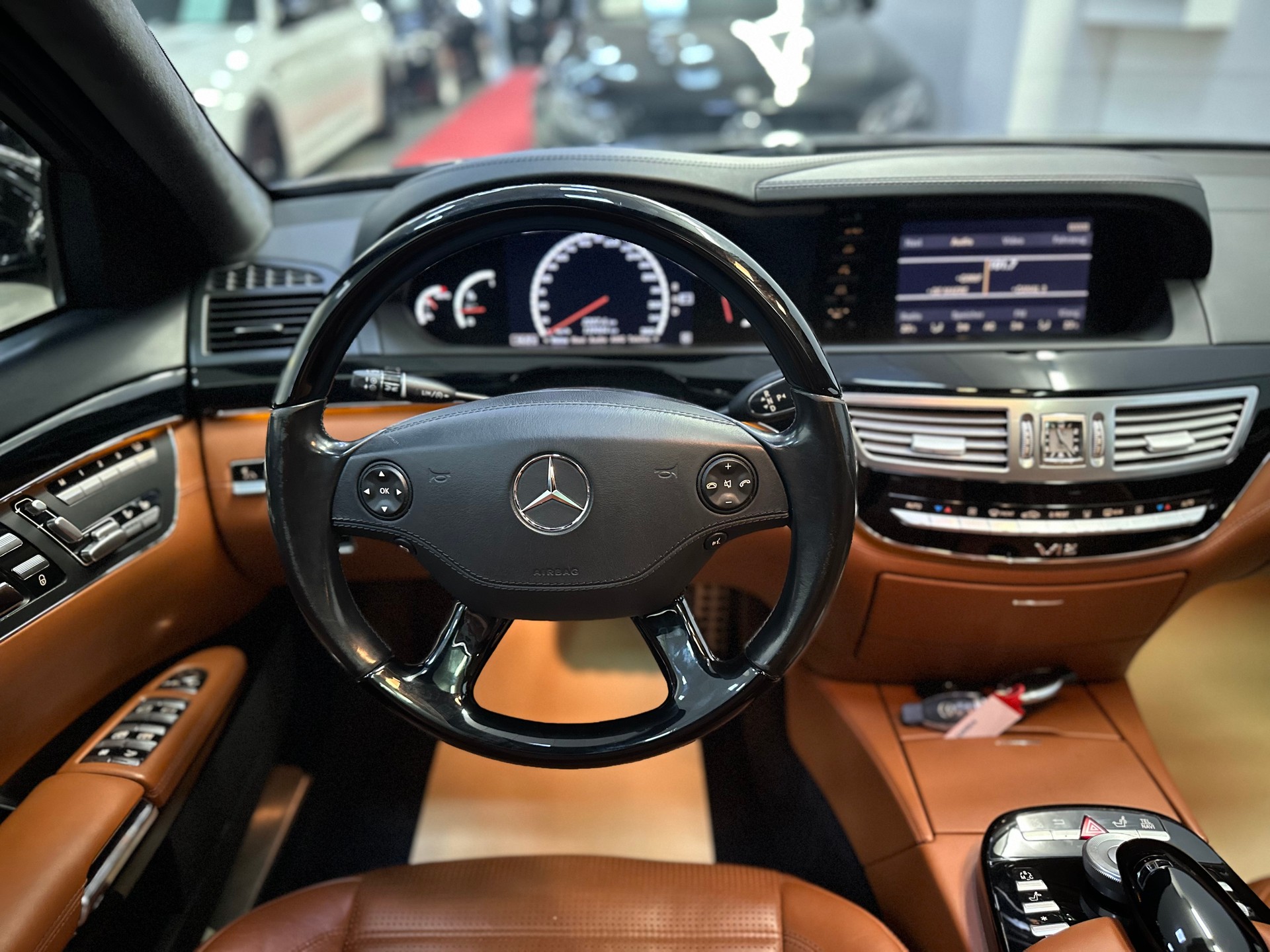 MERCEDES-BENZ S 65 AMG L Automatic-image-11