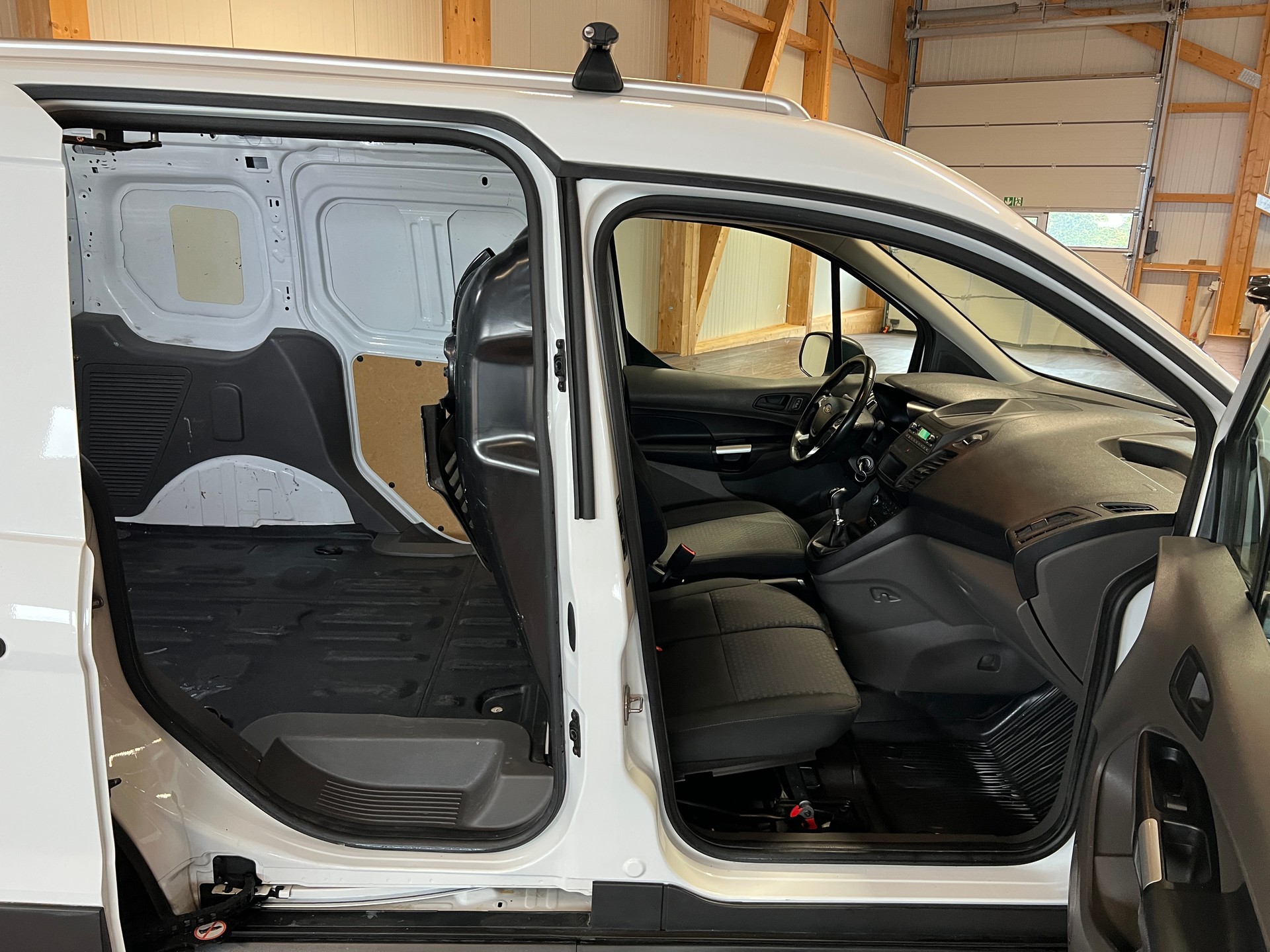FORD Transit Connect Van T200 1.5 Eco Blue Trend-image-12