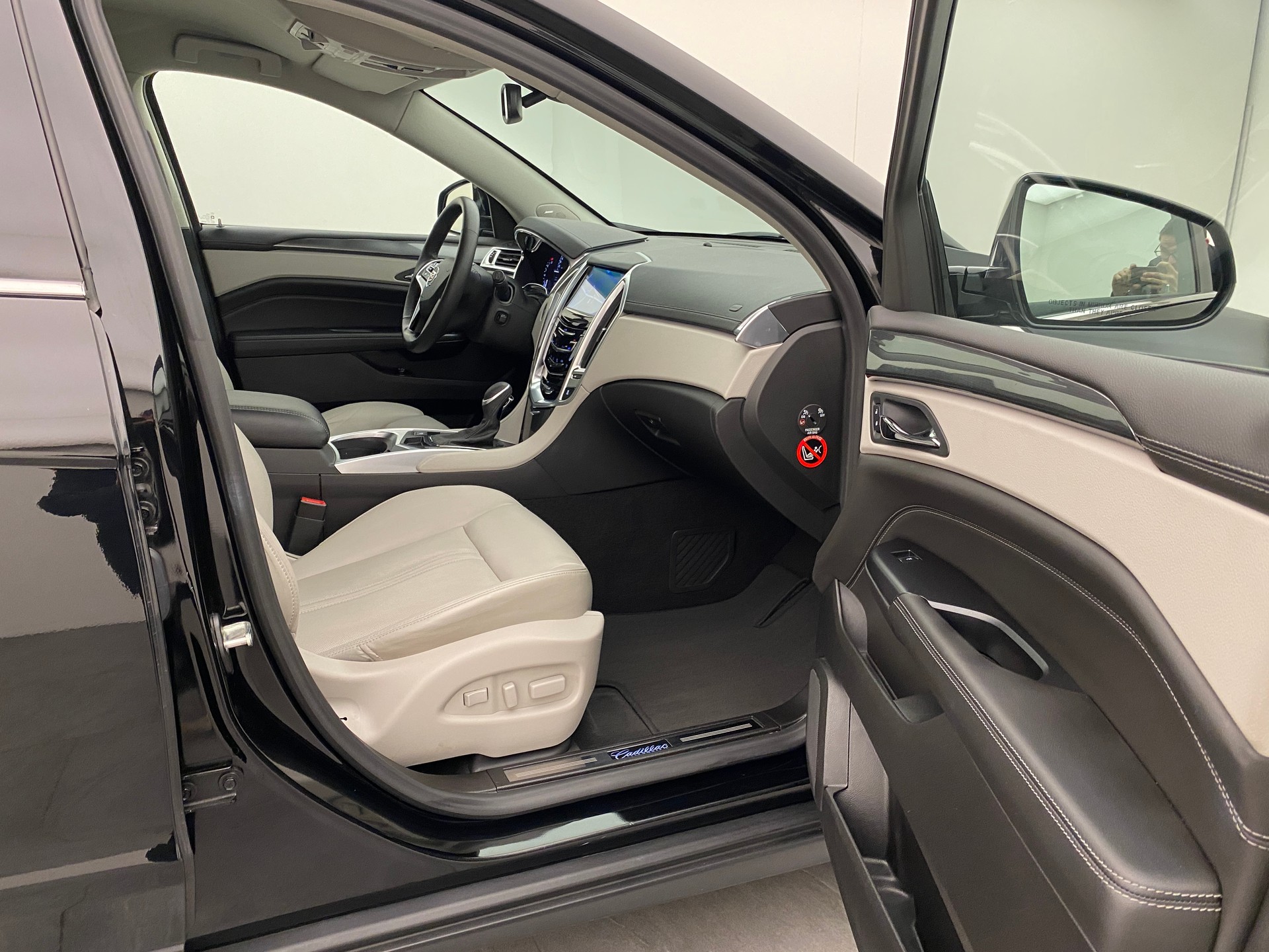 CADILLAC SRX 3.6 V6 AWD-image-12